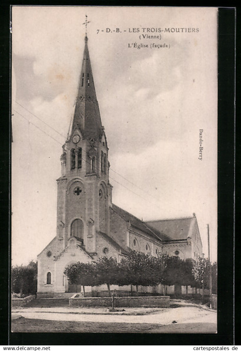 CPA Les Trois-Moutiers, L`Eglise