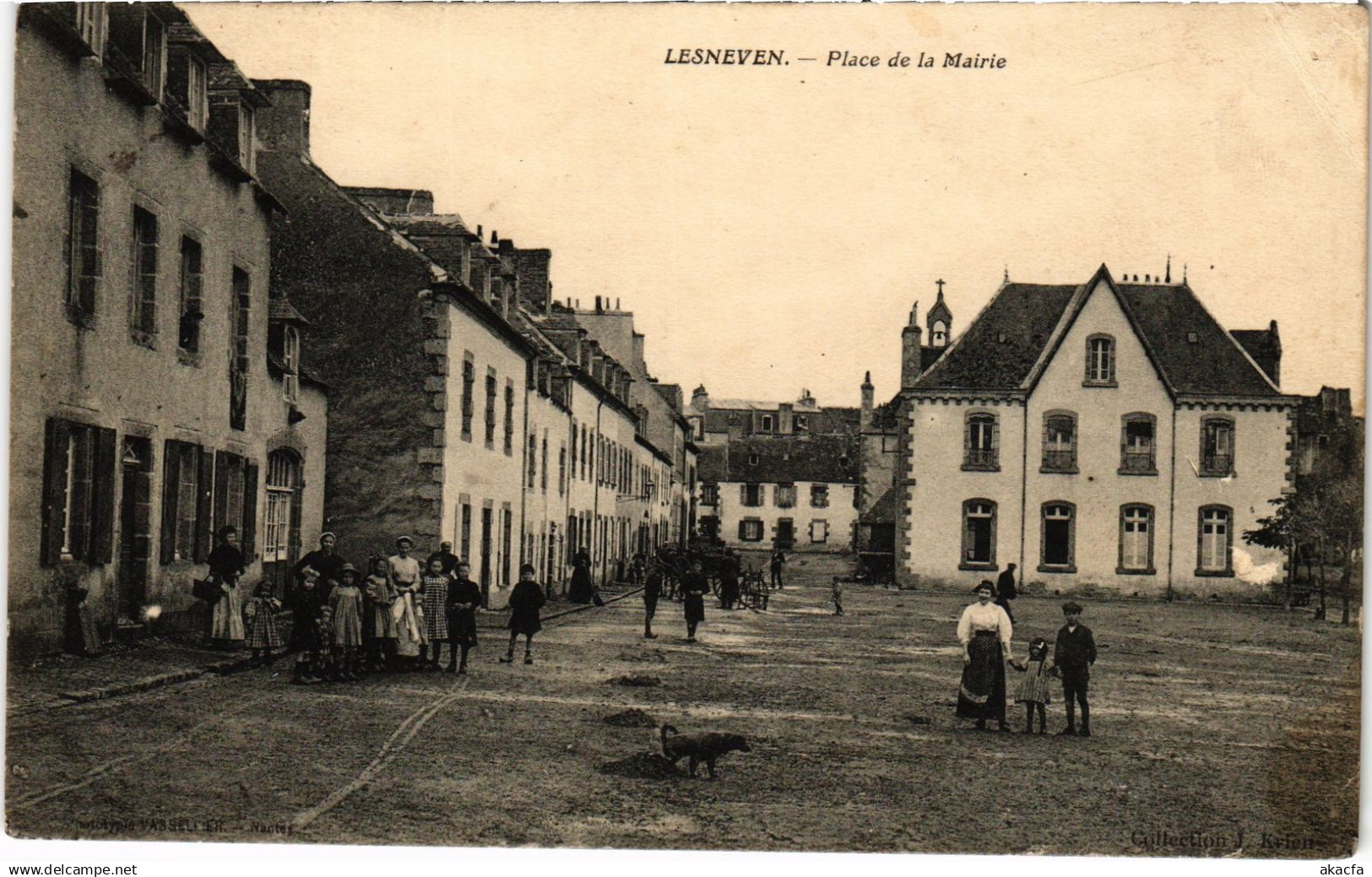 CPA Lesneven Place de la Mairie (1392673)