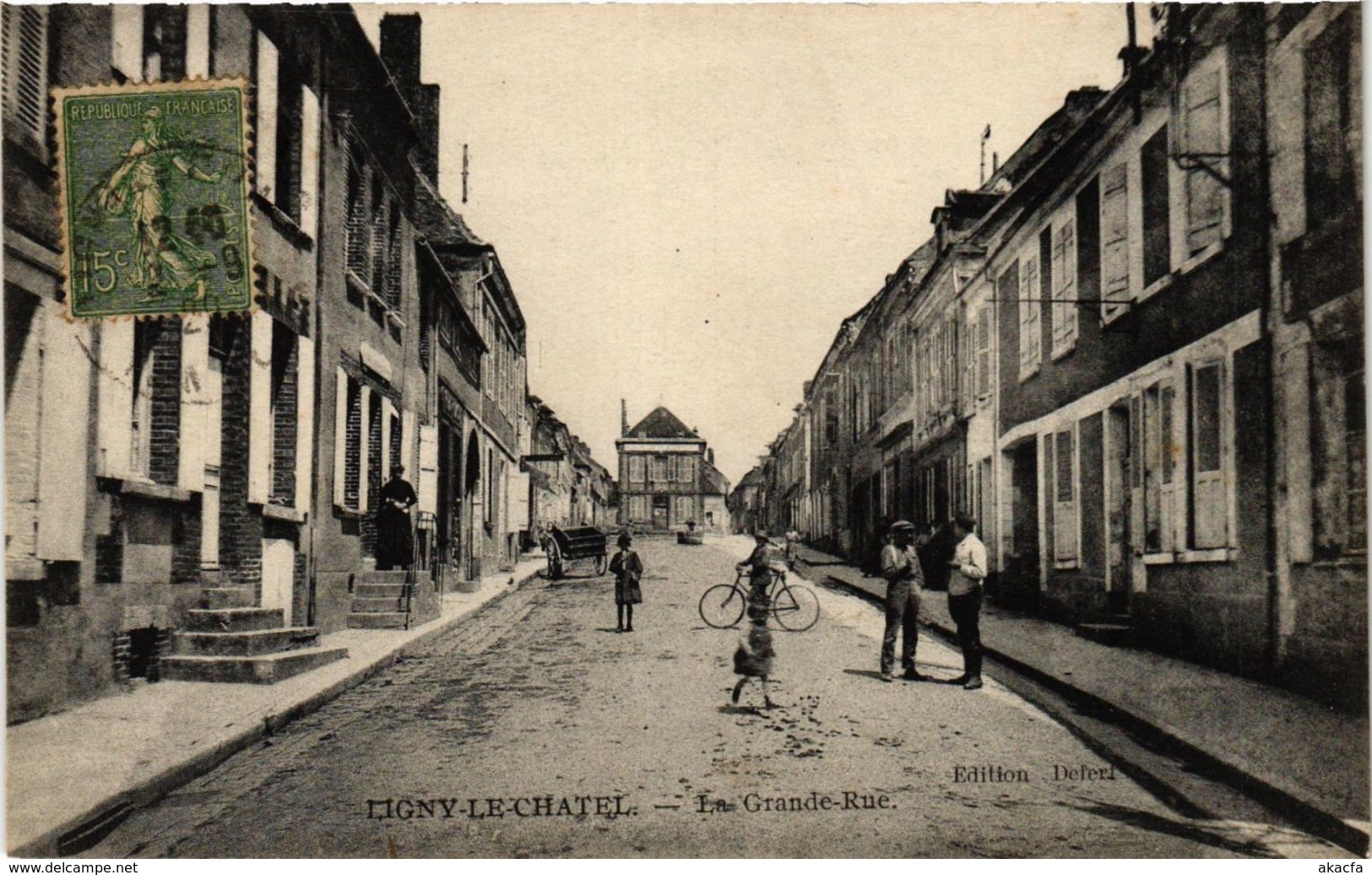 CPA Ligny-le-Chatel - La Grande-Rue FRANCE (961195)