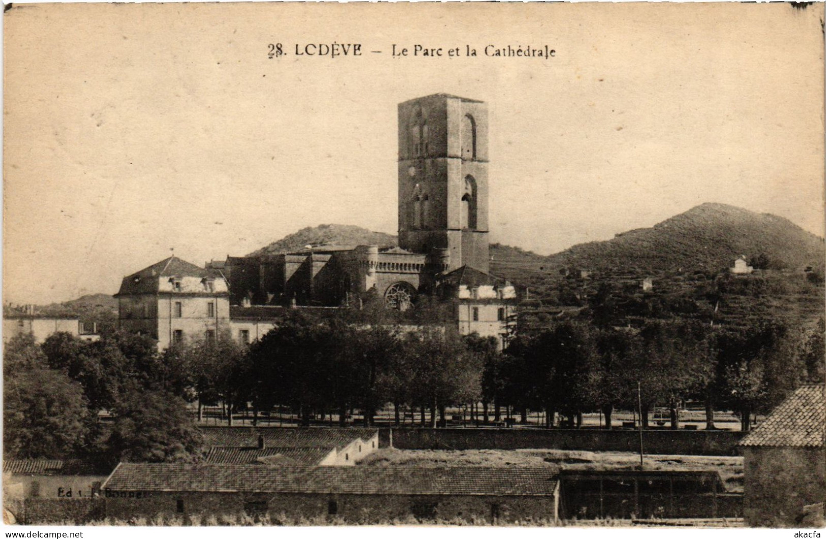 CPA Lodeve Le Parc La Cathédrale (1279374)