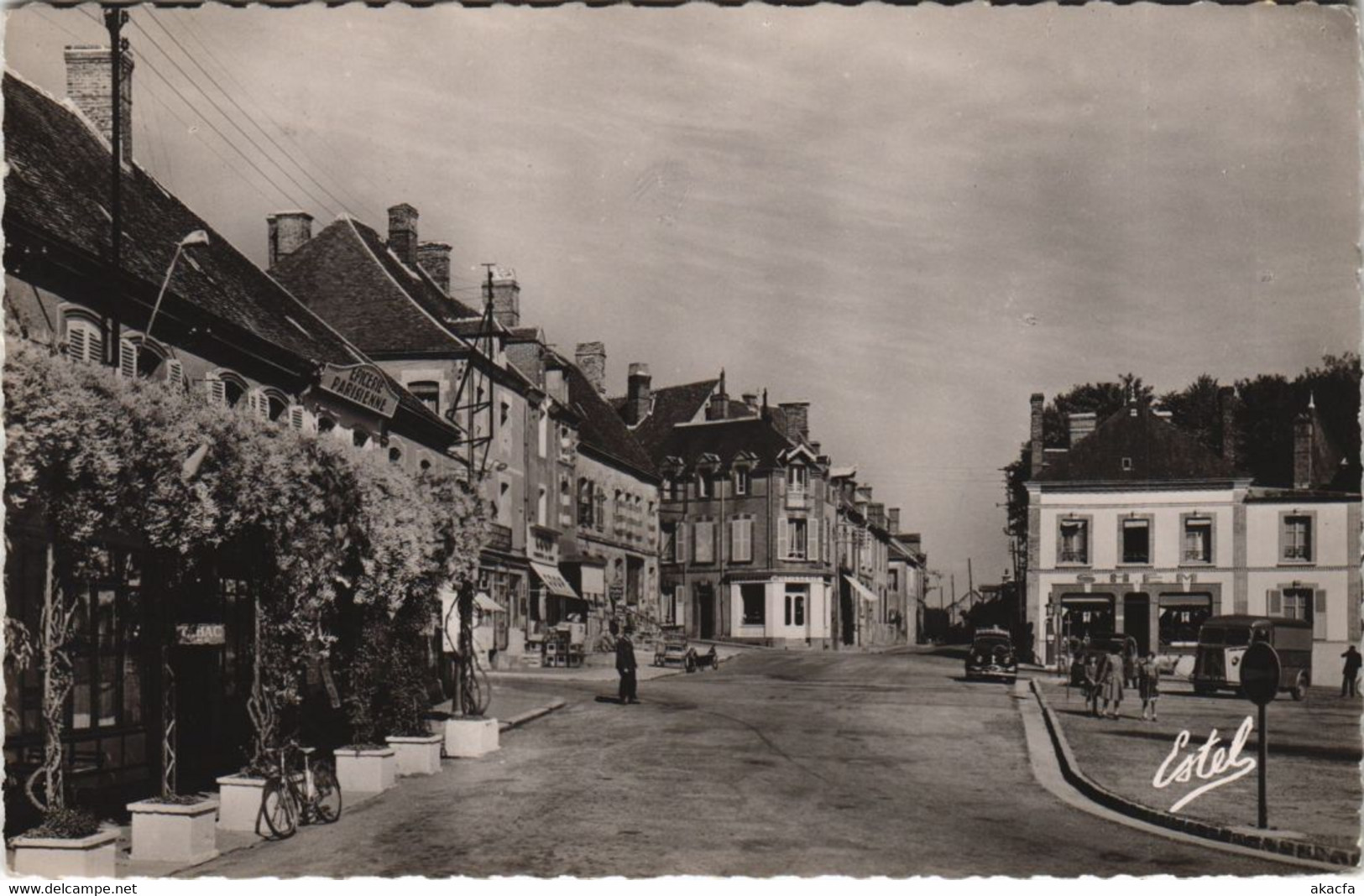 CPA Longny au Perche La Place et la Route FRANCE (1054150)