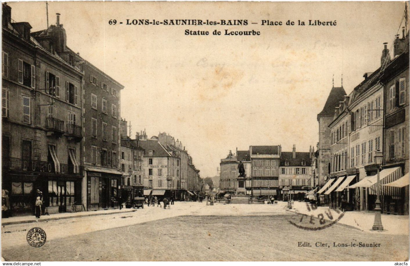 CPA LONS-le-SAUNIER Place de la Liberte Statue de Lecourbe (446738)