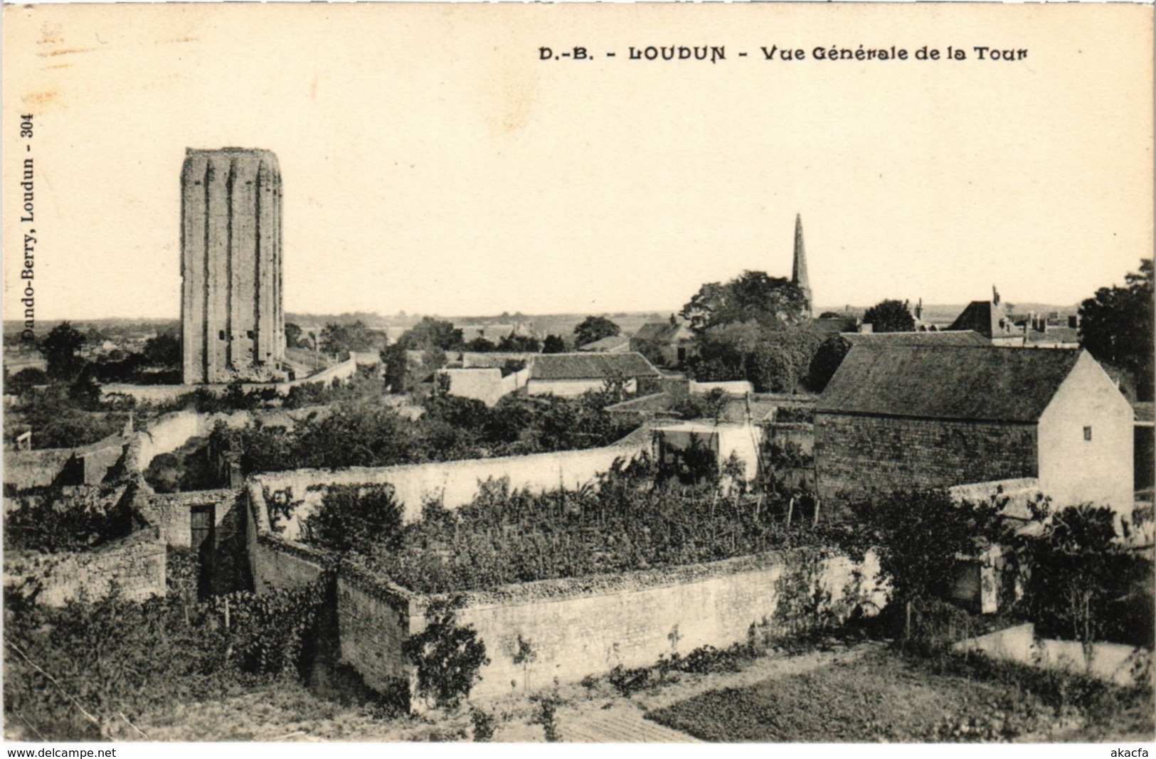 CPA Loudun - Vue Générale de la Tour (111743)