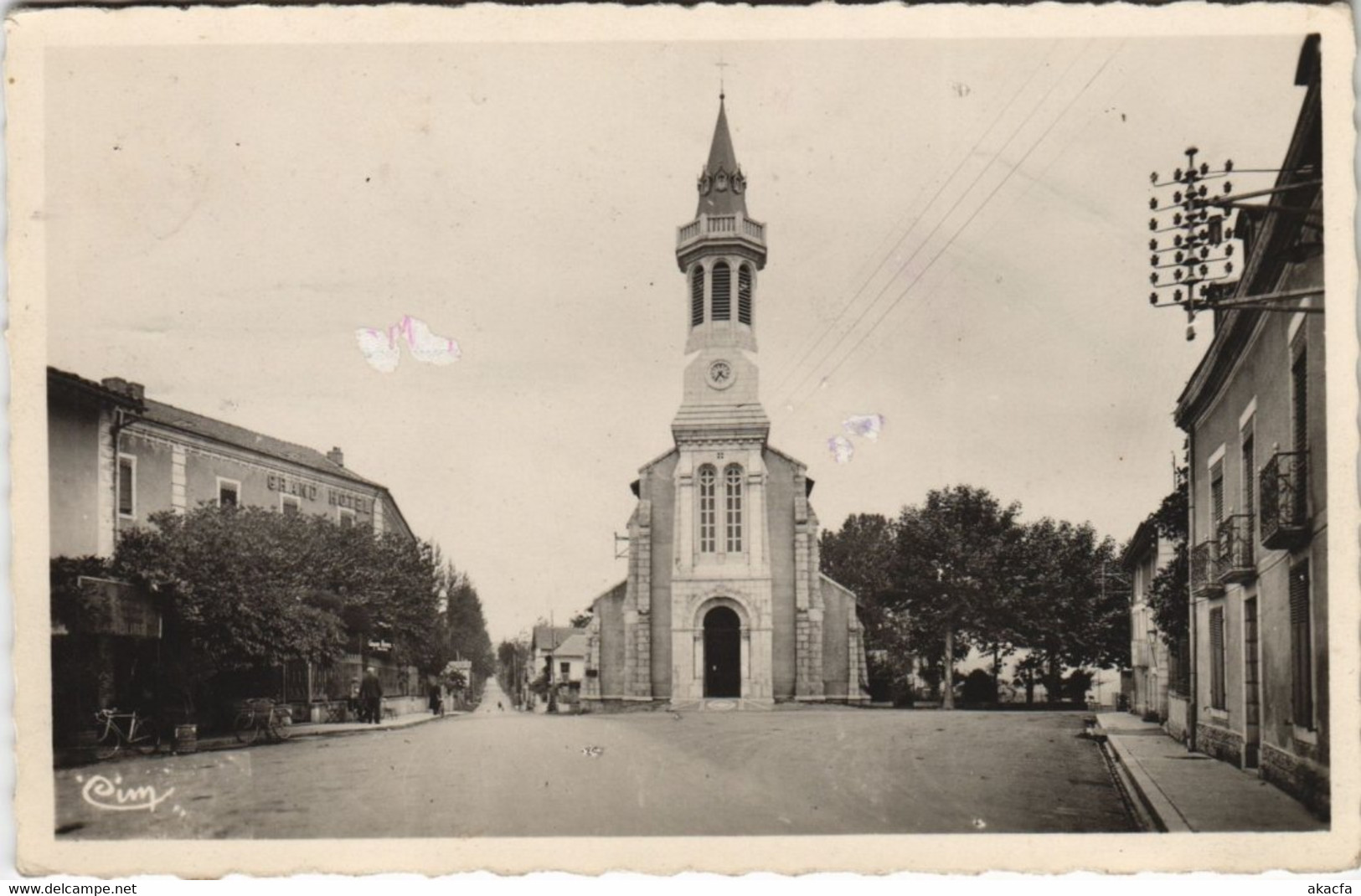 CPA Loures-BARBAZAN - Place de l'Église (142727)