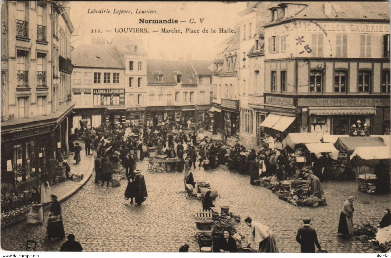 CPA LOUVIERS-Marché Place de la Halle (43422)