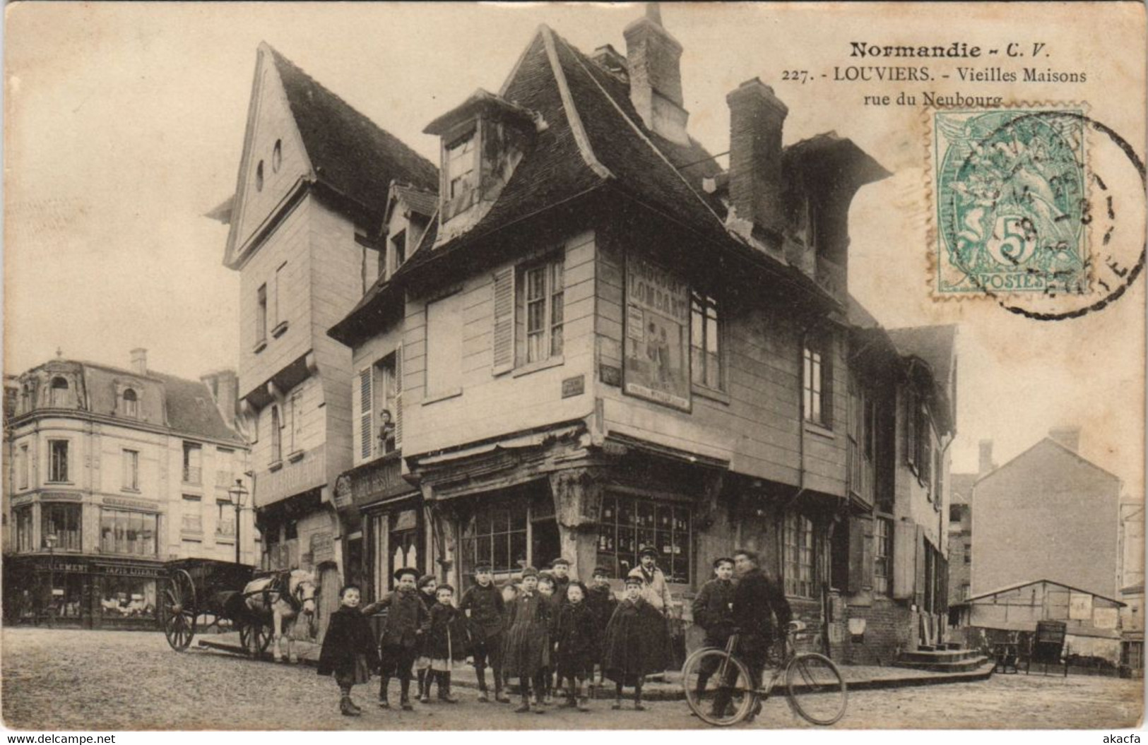 CPA LOUVIERS-Vieilles Maisons rue du NEUBOURG (43421)