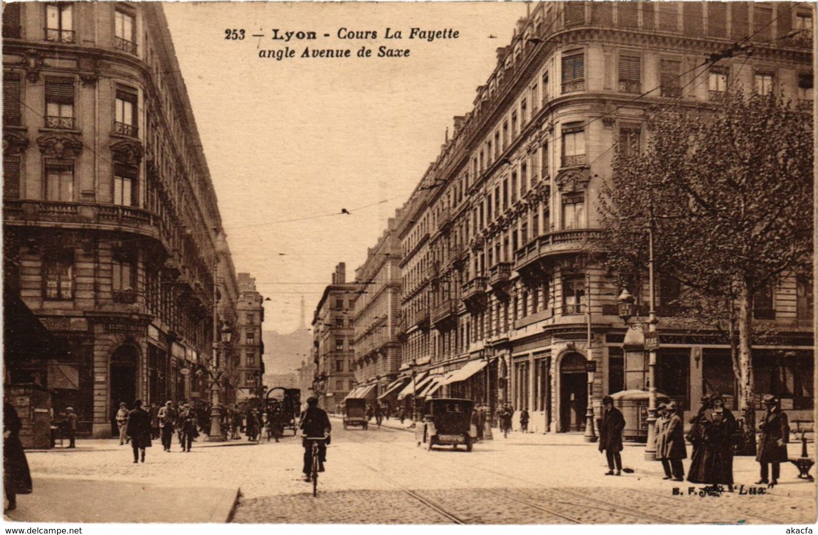 CPA Lyon- Cours Lafayette angle Avenue de Saxe FRANCE (1025297)