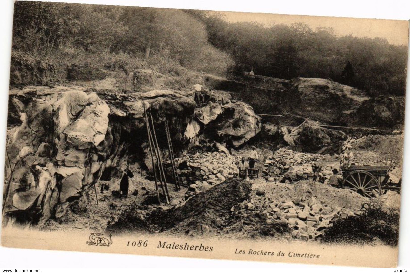 CPA MALESHERBES-Les Rochers du Cimetiere (264391)