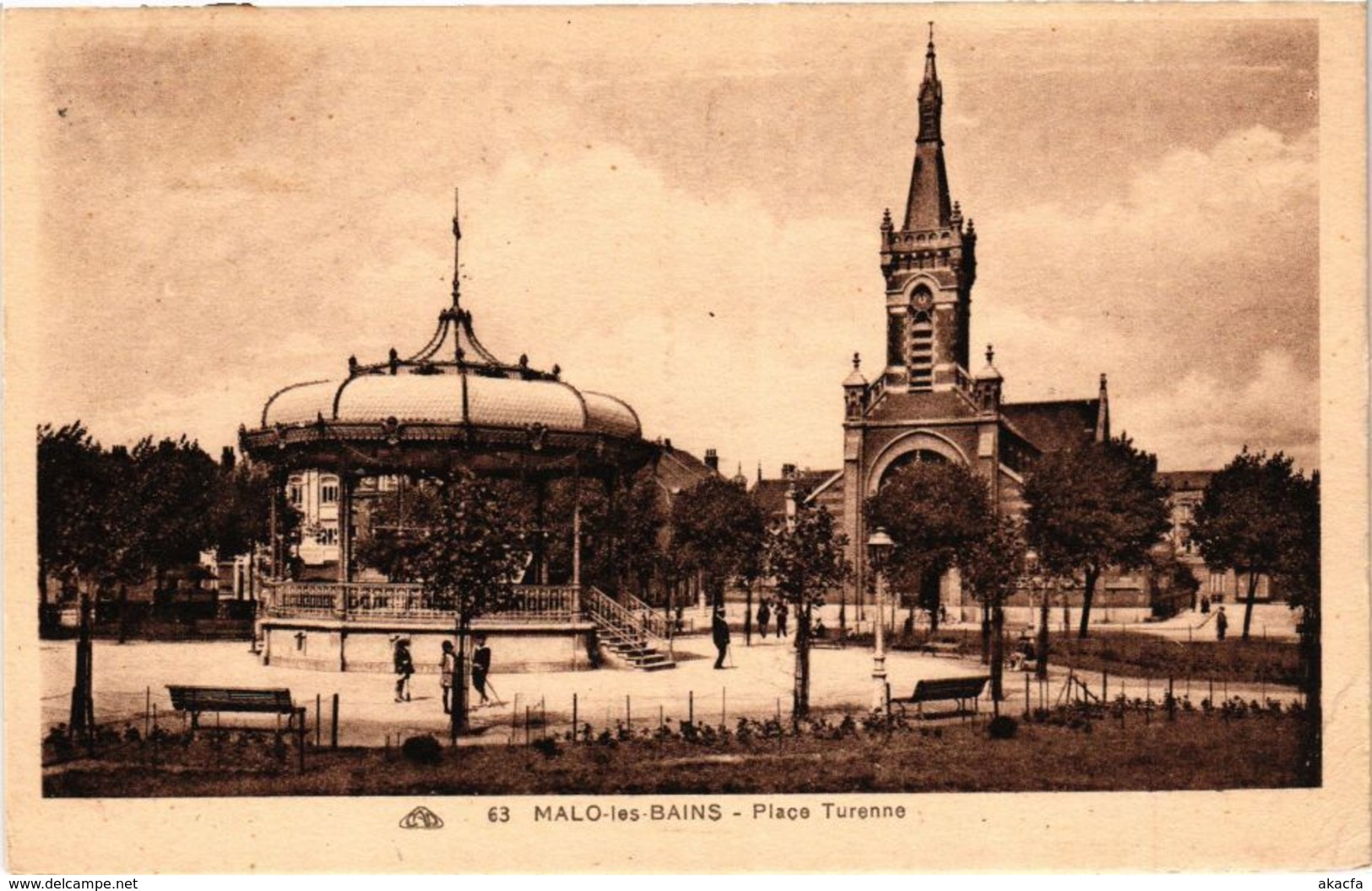 CPA Malo-les-BAINS - Place Turenne (245906)