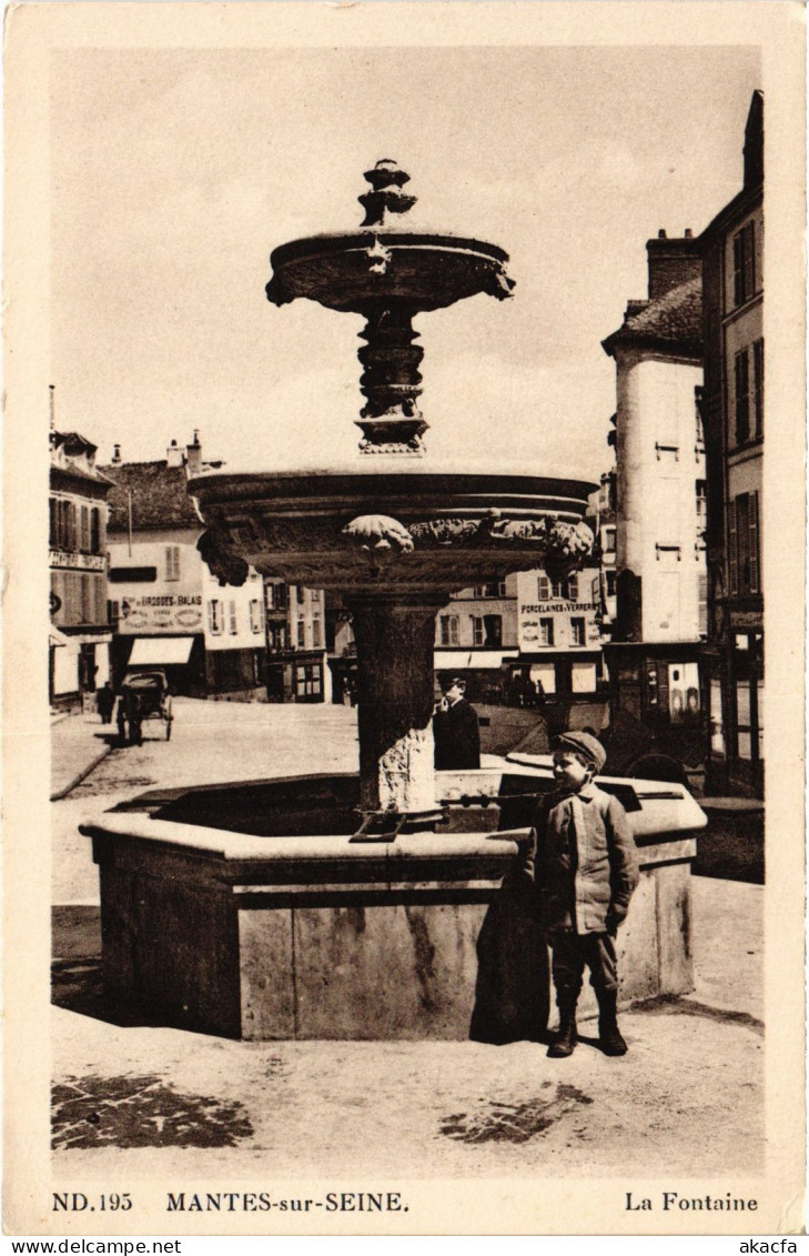 CPA MANTES-la-JOLIE MANTES-sur-SEINE - Fontaine (1411517)