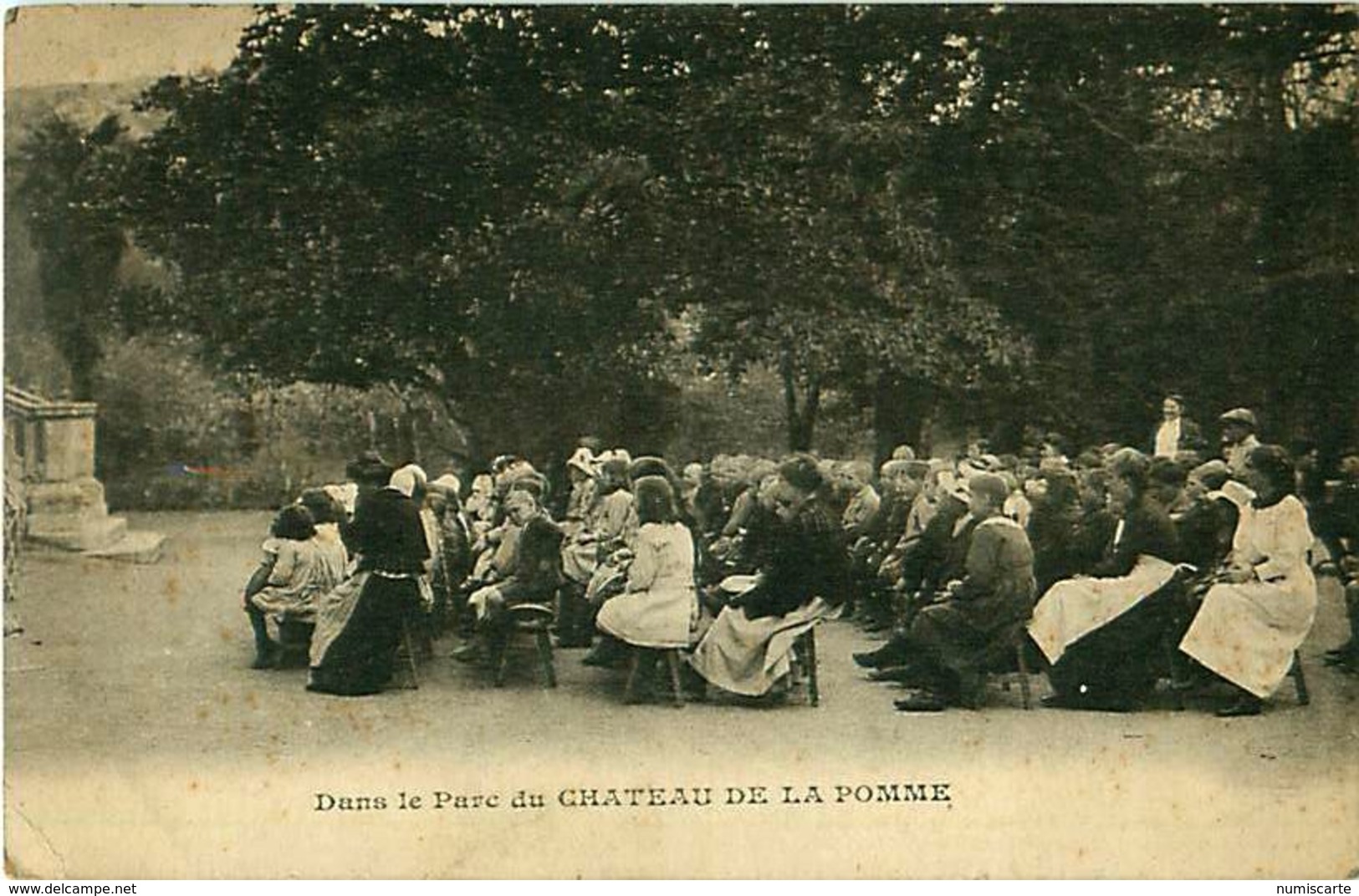 cpa MARSEILLE 13 - Dans le Parc du CHATEAU DE LA POMME - (Orphelins de la Guerre Colonie de Marseille )