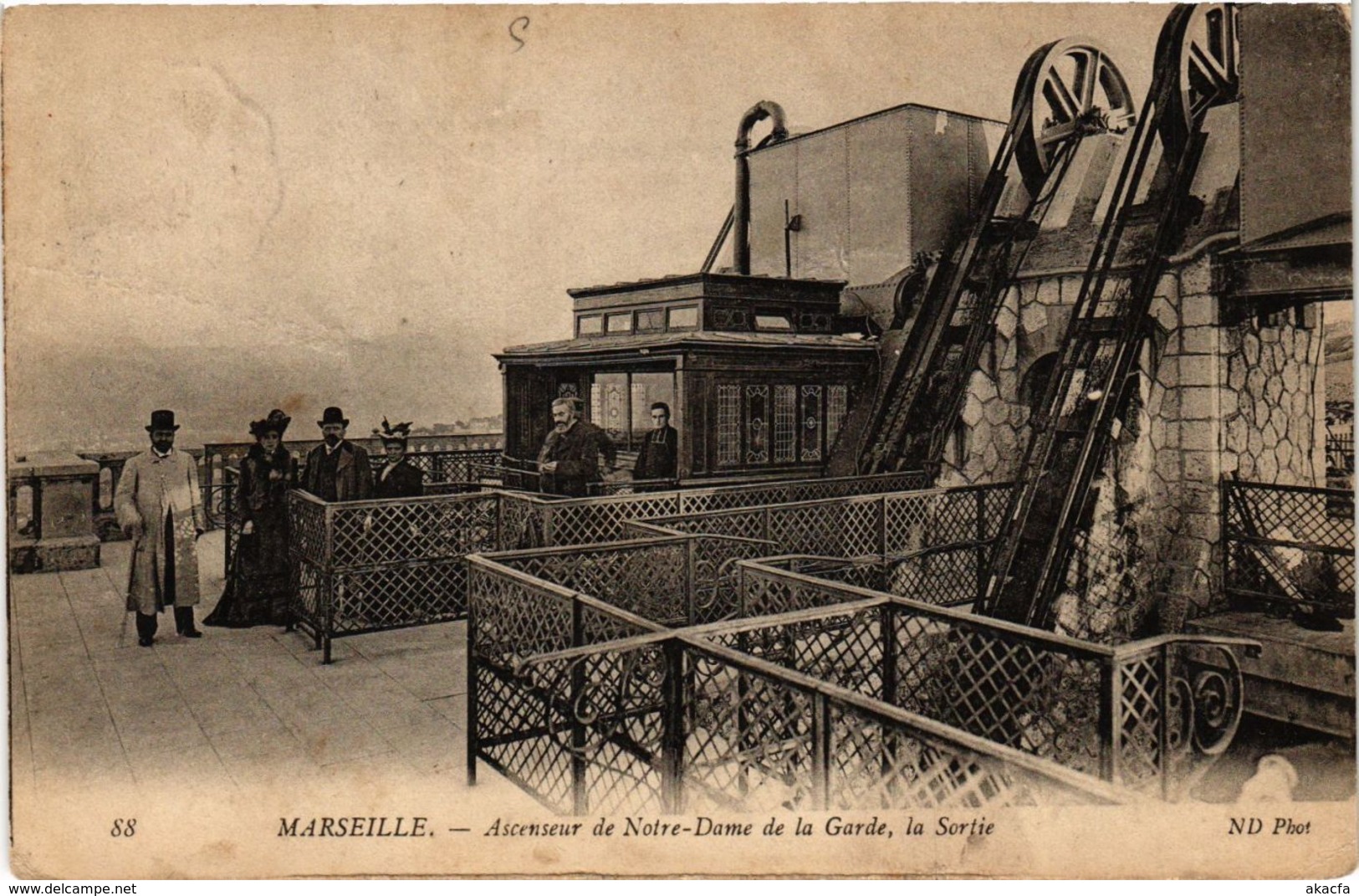 CPA MARSEILLE - Ascenseur de Notre-Dame de la Garde la Sortie (256312)