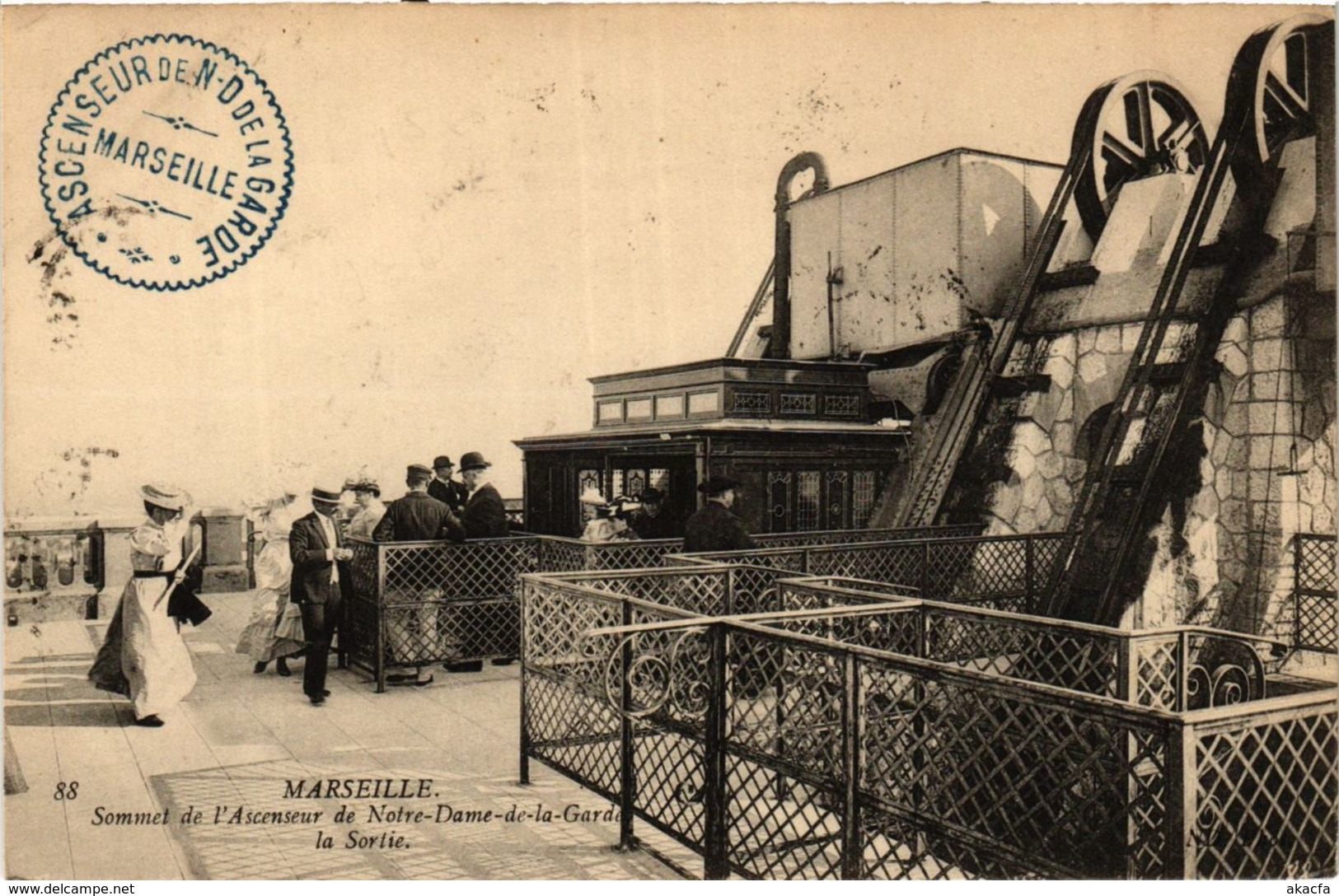 CPA MARSEILLE Sommet de l'Ascenseur de Notre Dame de la Garde-La Sortie (339561)