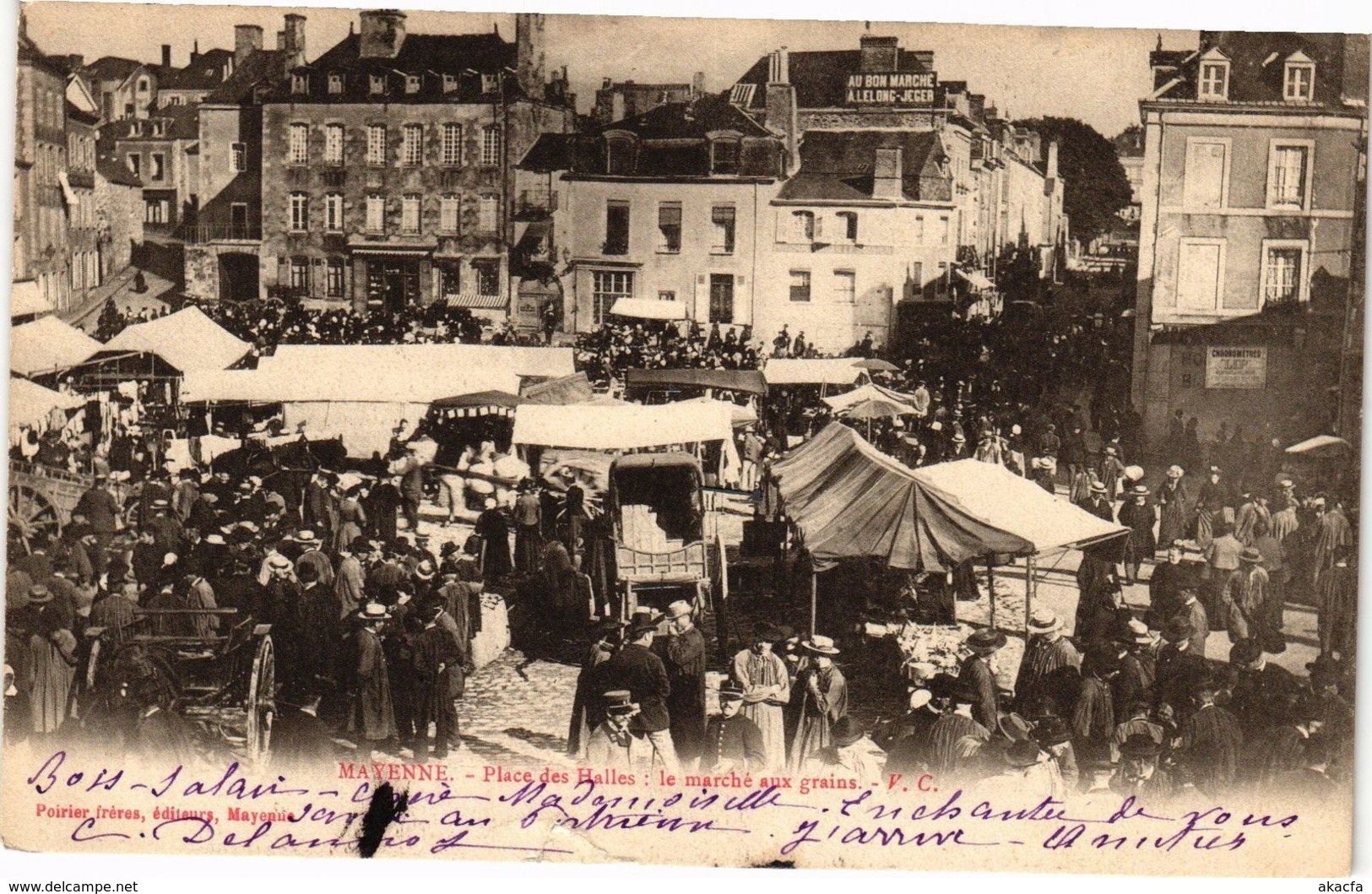 CPA MAYENNE - Place des Halles (192691)