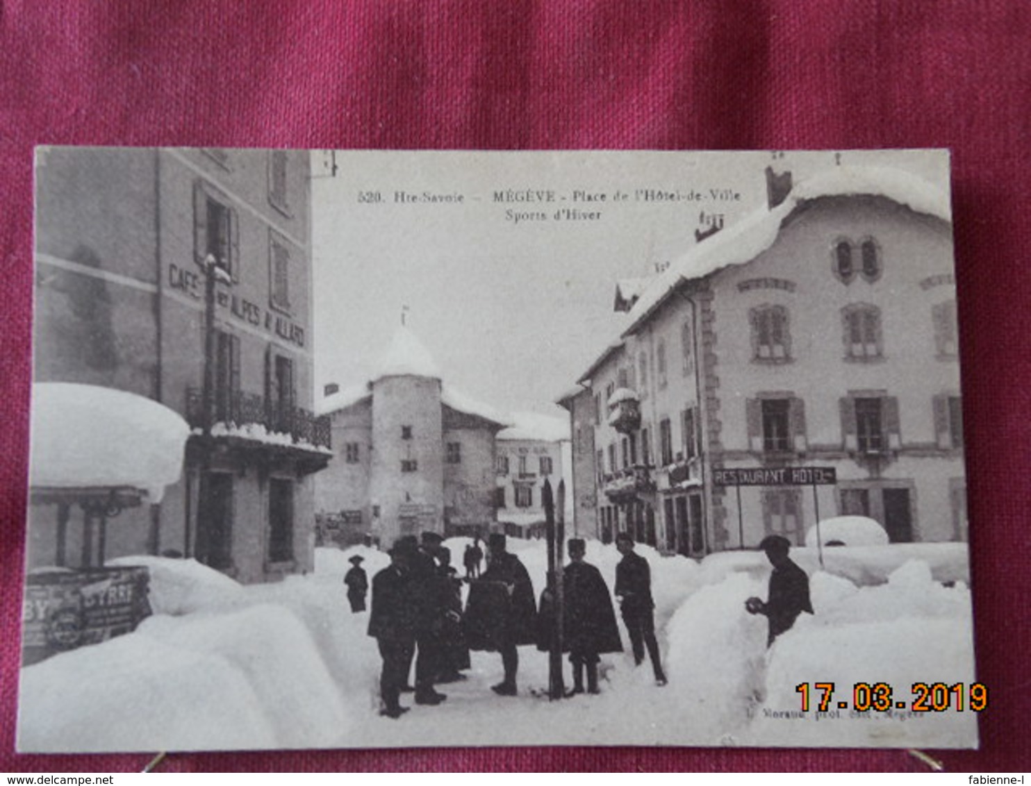 CPA - Megève - Place de l'Hôtel-de-Ville - Sports d'Hiver