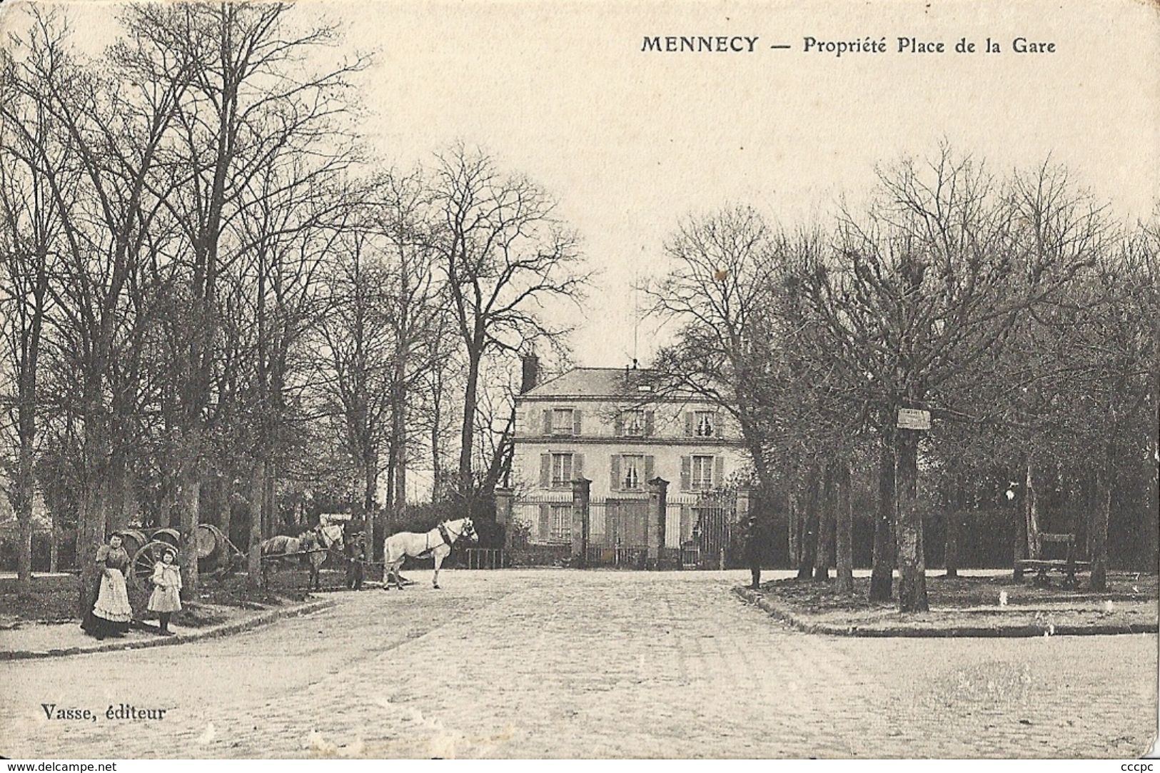 CPA Mennecy - propriété place de la Gare