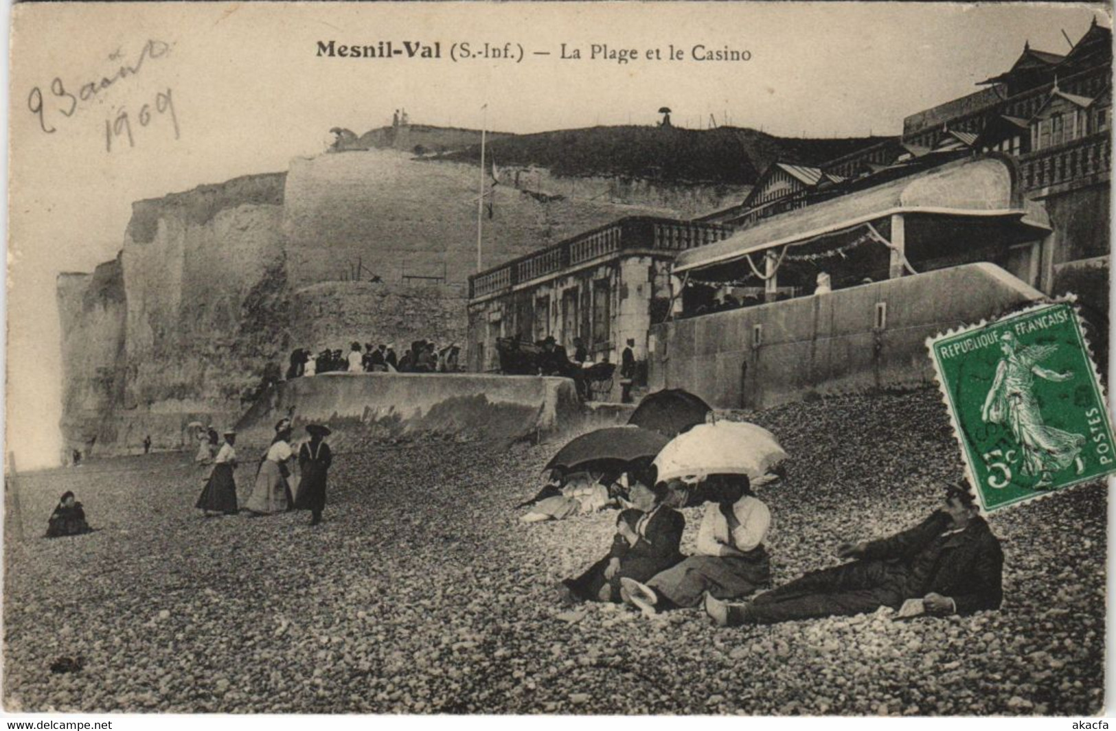 CPA MESNIL-VAL La Plage et la Casino (805351)