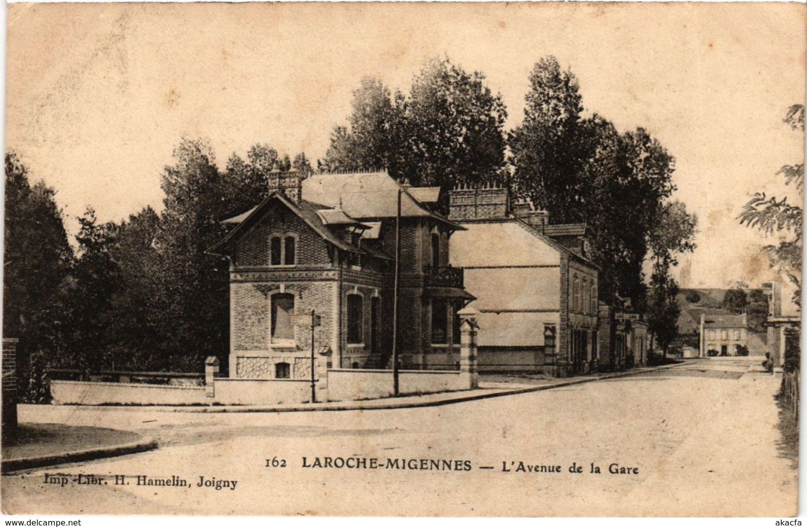 CPA Migennes - Laroche-Migennes - L'Avenue de la Gare FRANCE (960733)