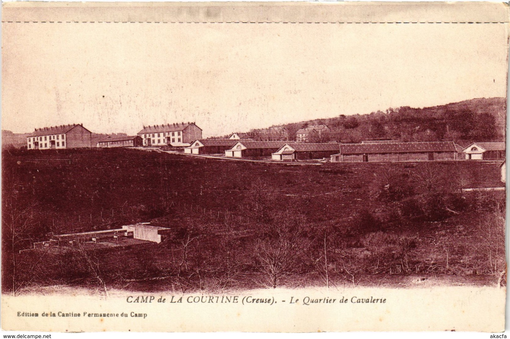 CPA Militaire Camp de La COURTINE - Le Quartier de Cavalerie (90036)