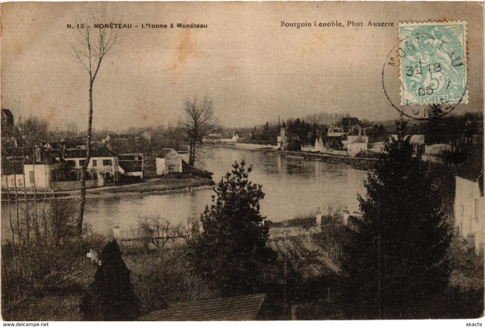 CPA Moneteau - L'Yonne a Moneteau FRANCE (960739)