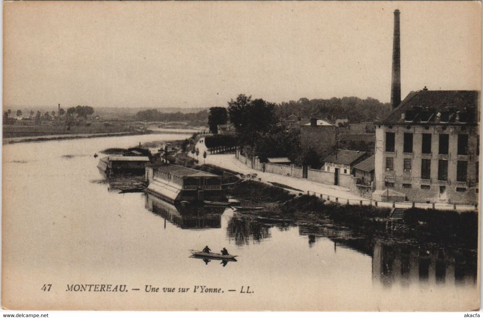 CPA MONETEAU Un vue sur I'Yonne (806679)