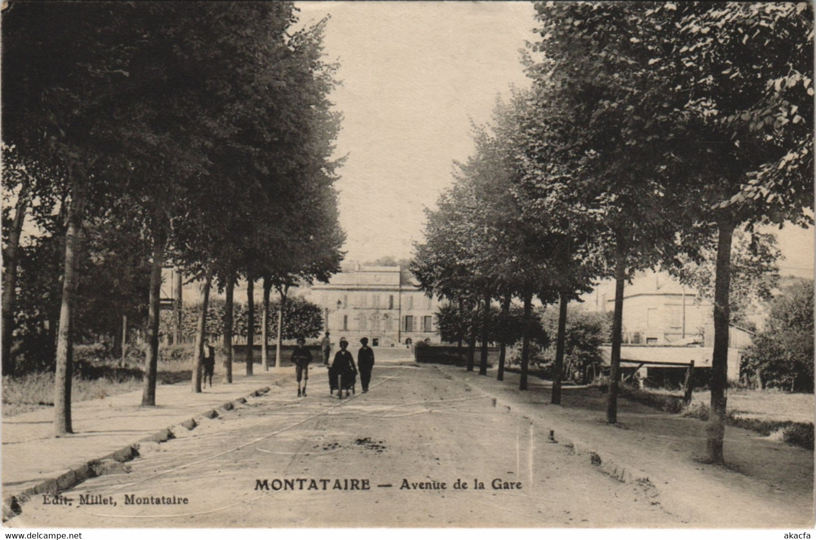 CPA MONTATAIRE - Avenue de la Gare (130044)