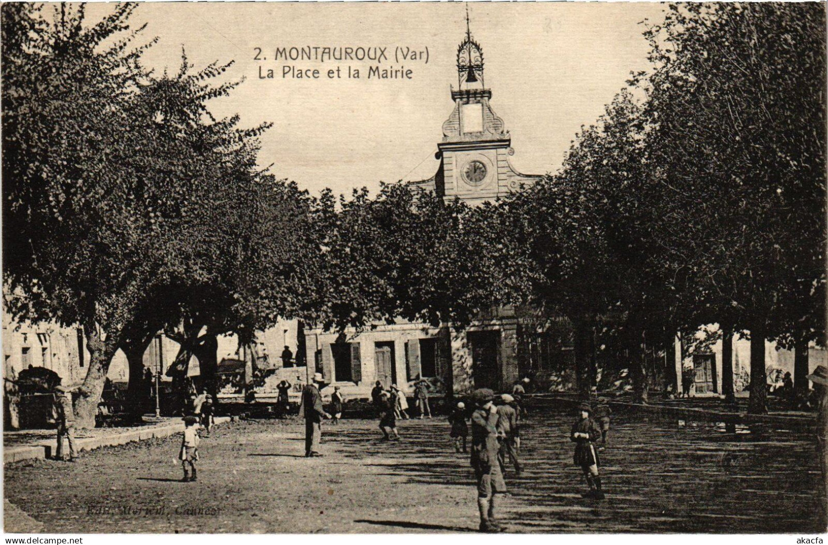 CPA Montauroux place et la Mairie (1276140)