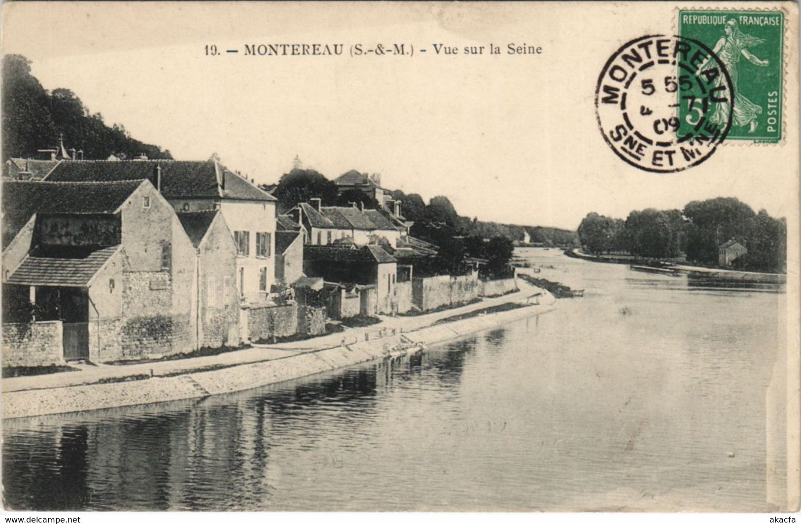 CPA MONTEREAU - Vue sur la SEINE (120203)