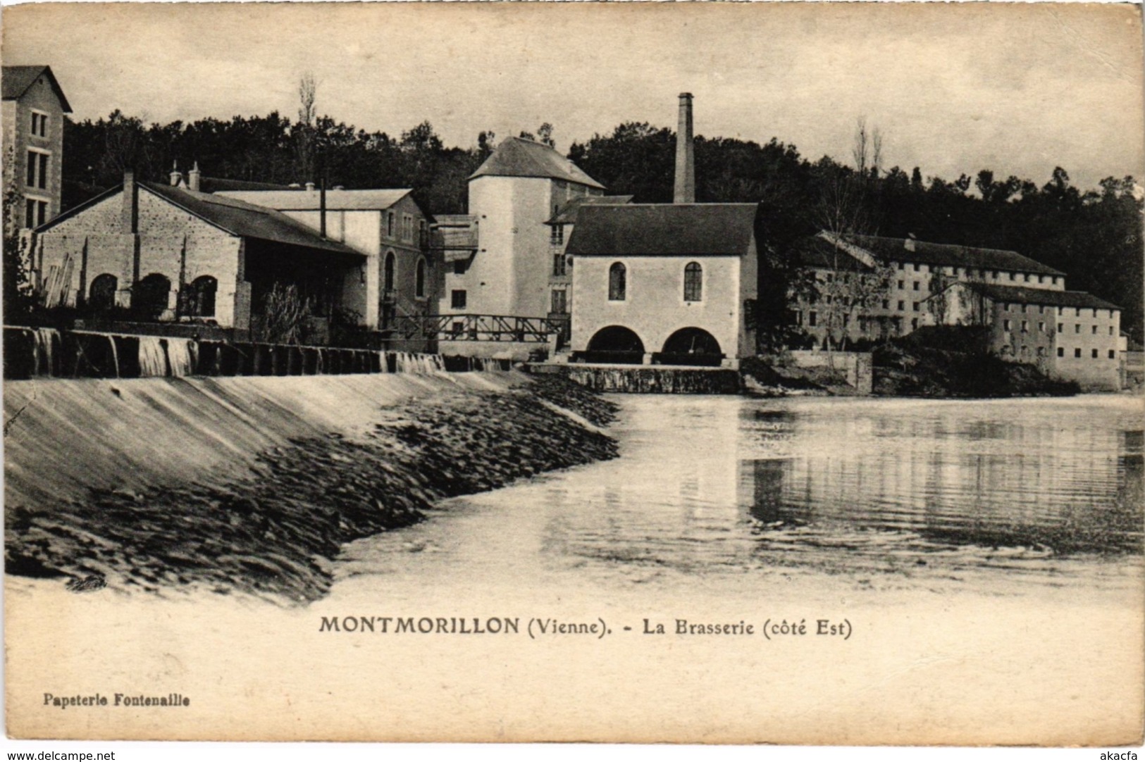 CPA Montmorillon - La Brasserie (111776)