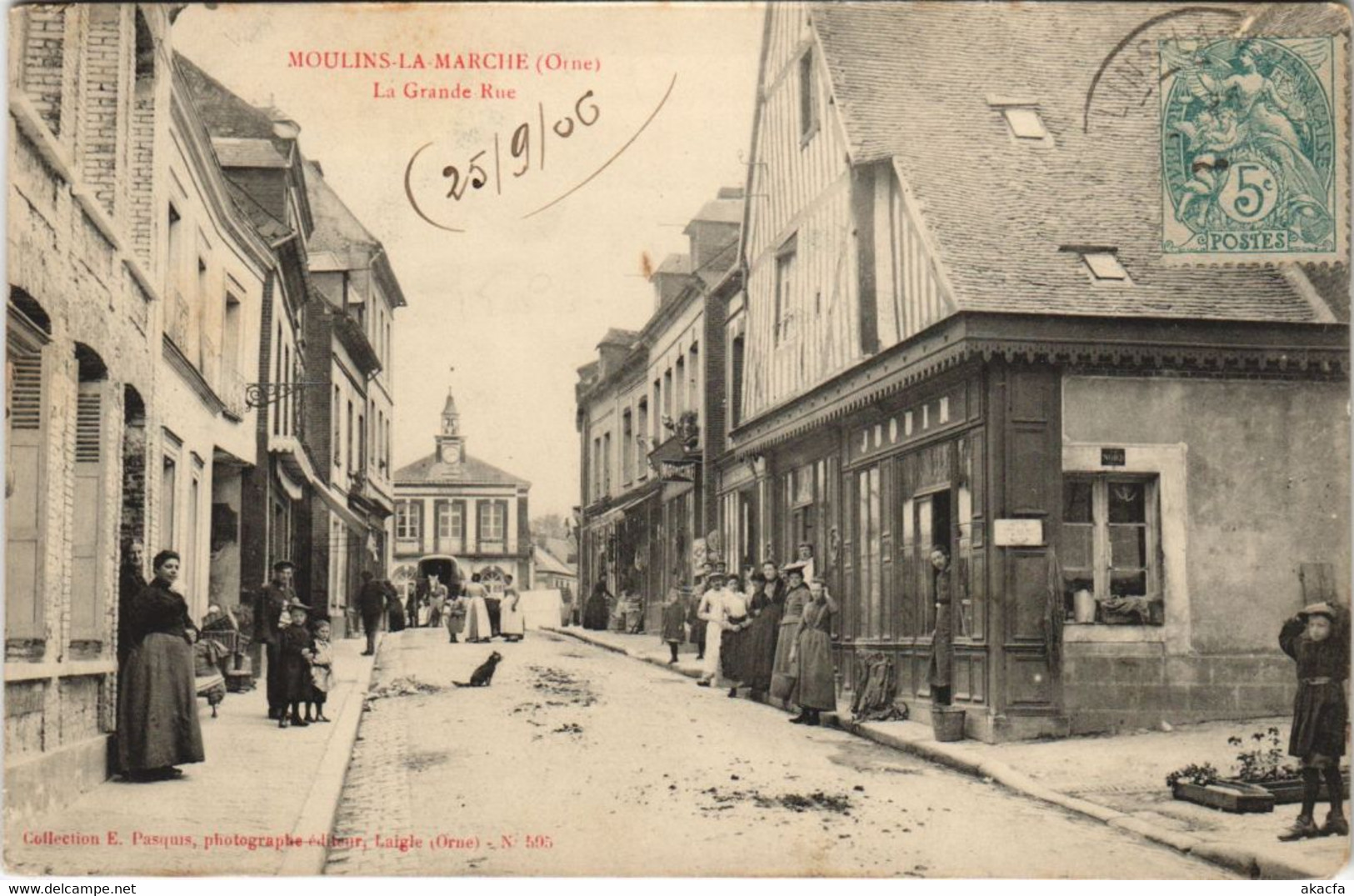 CPA MOULINS-la-MARCHE-La Grande-Rue (43600)