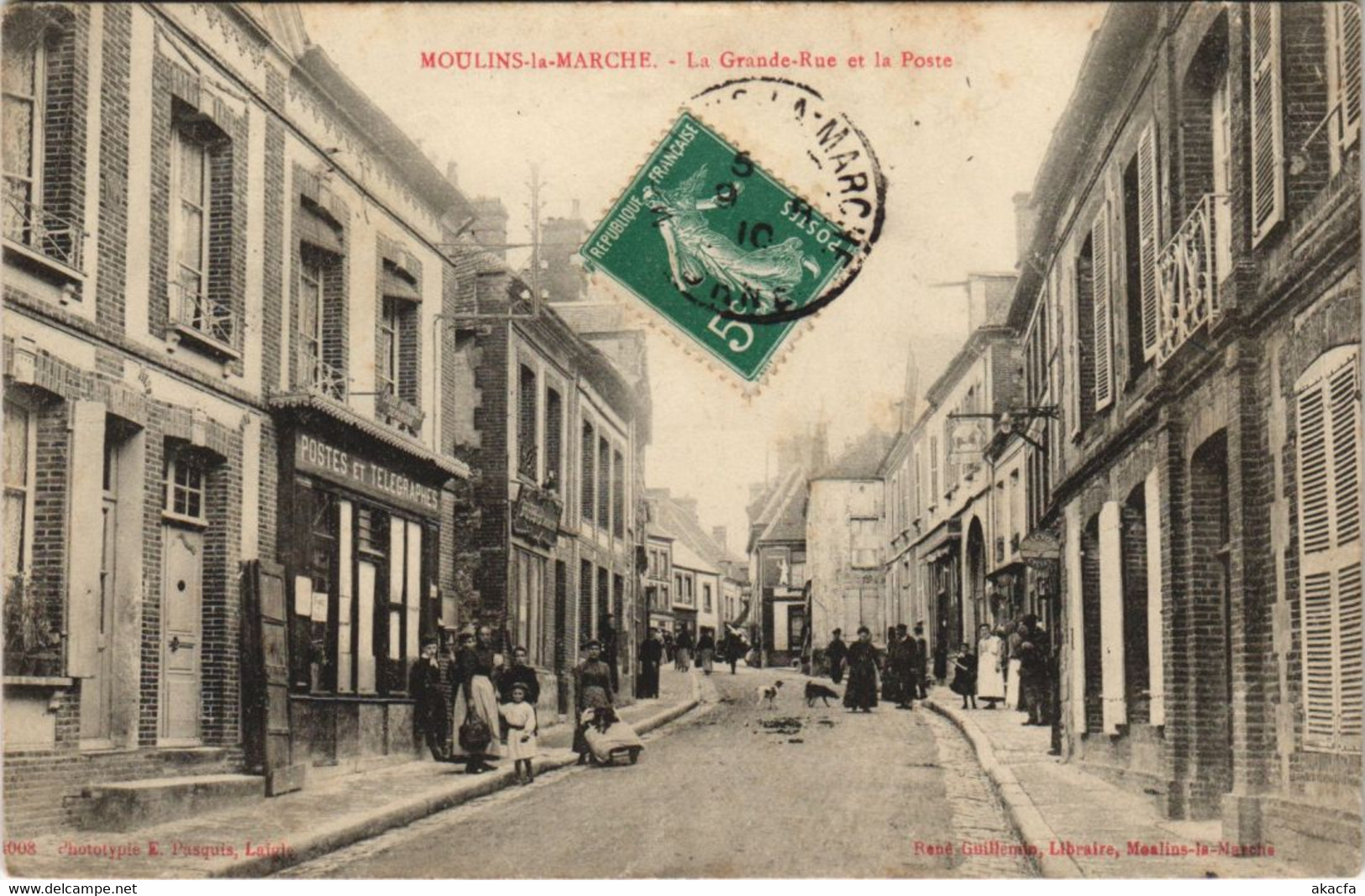 CPA MOULINS-la-MARCHE-La Grande-Rue et la Poste (43599)