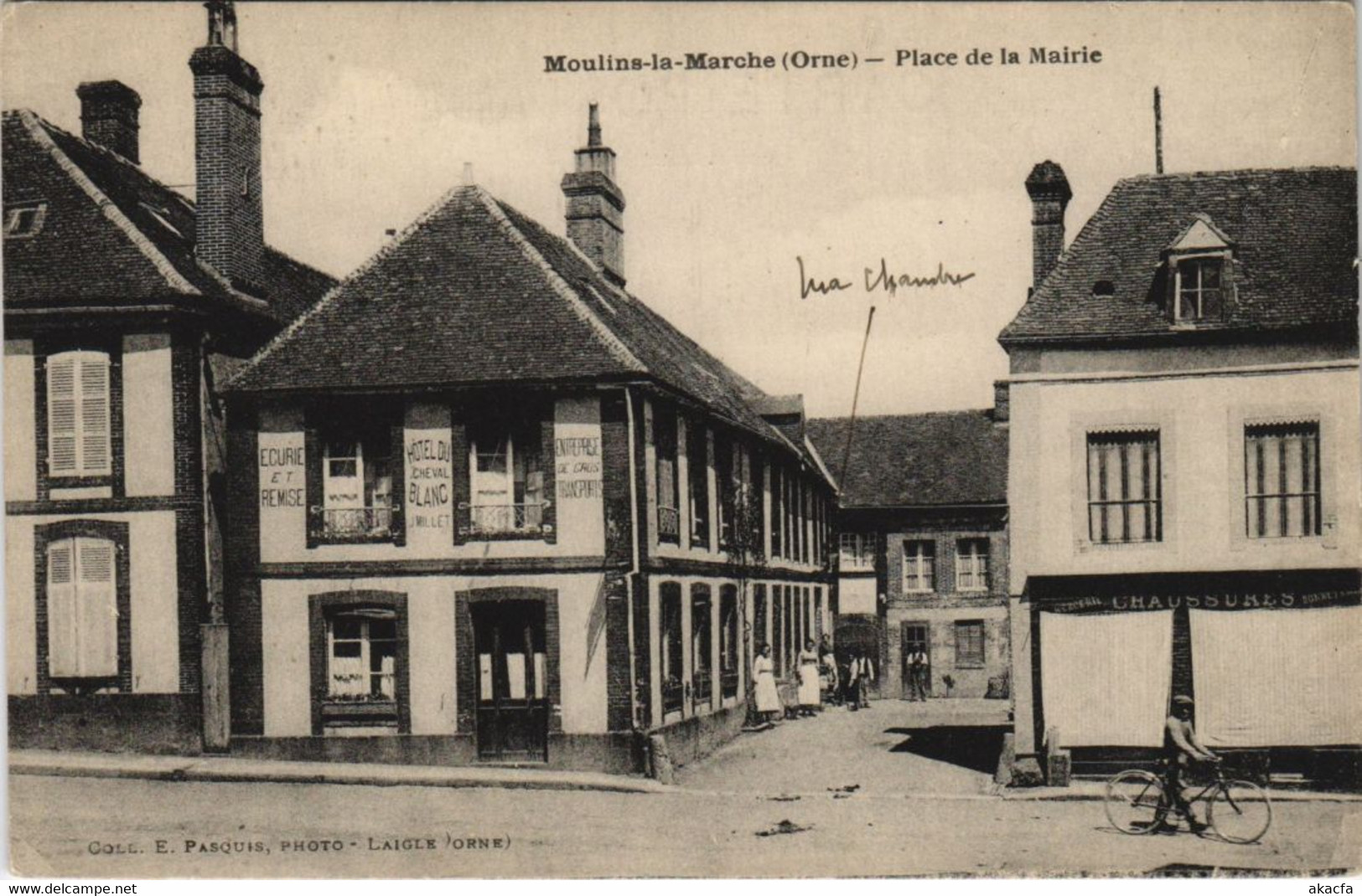 CPA Moulins la Marche Place de la Mairie FRANCE (1054609)