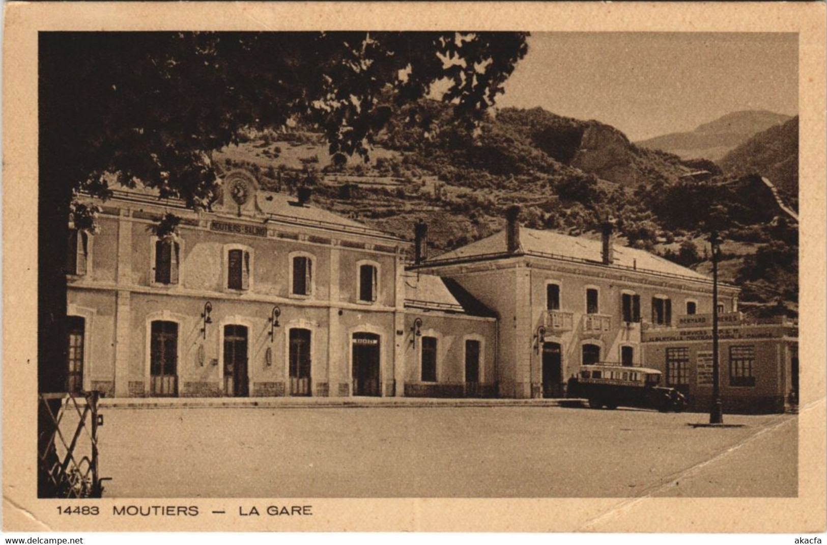 CPA MOUTIERS La Gare (1194876)