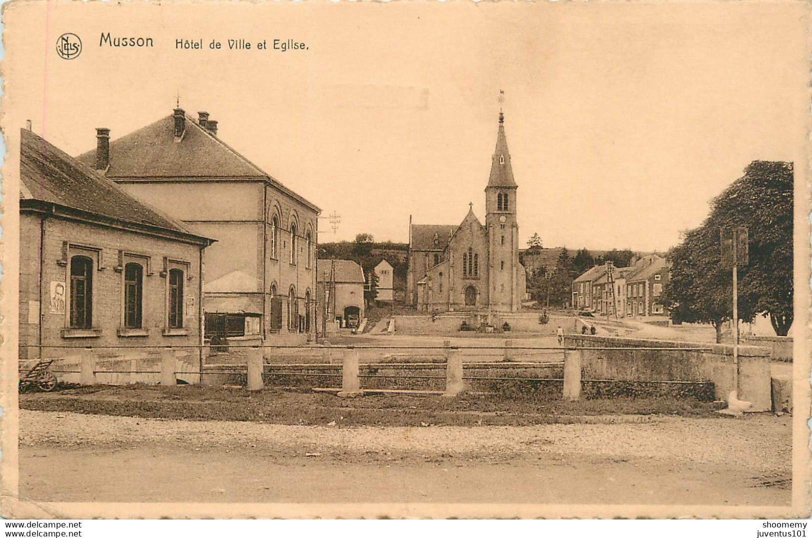 CPA Musson-Hôtel de ville et l'église-Timbre    L2022