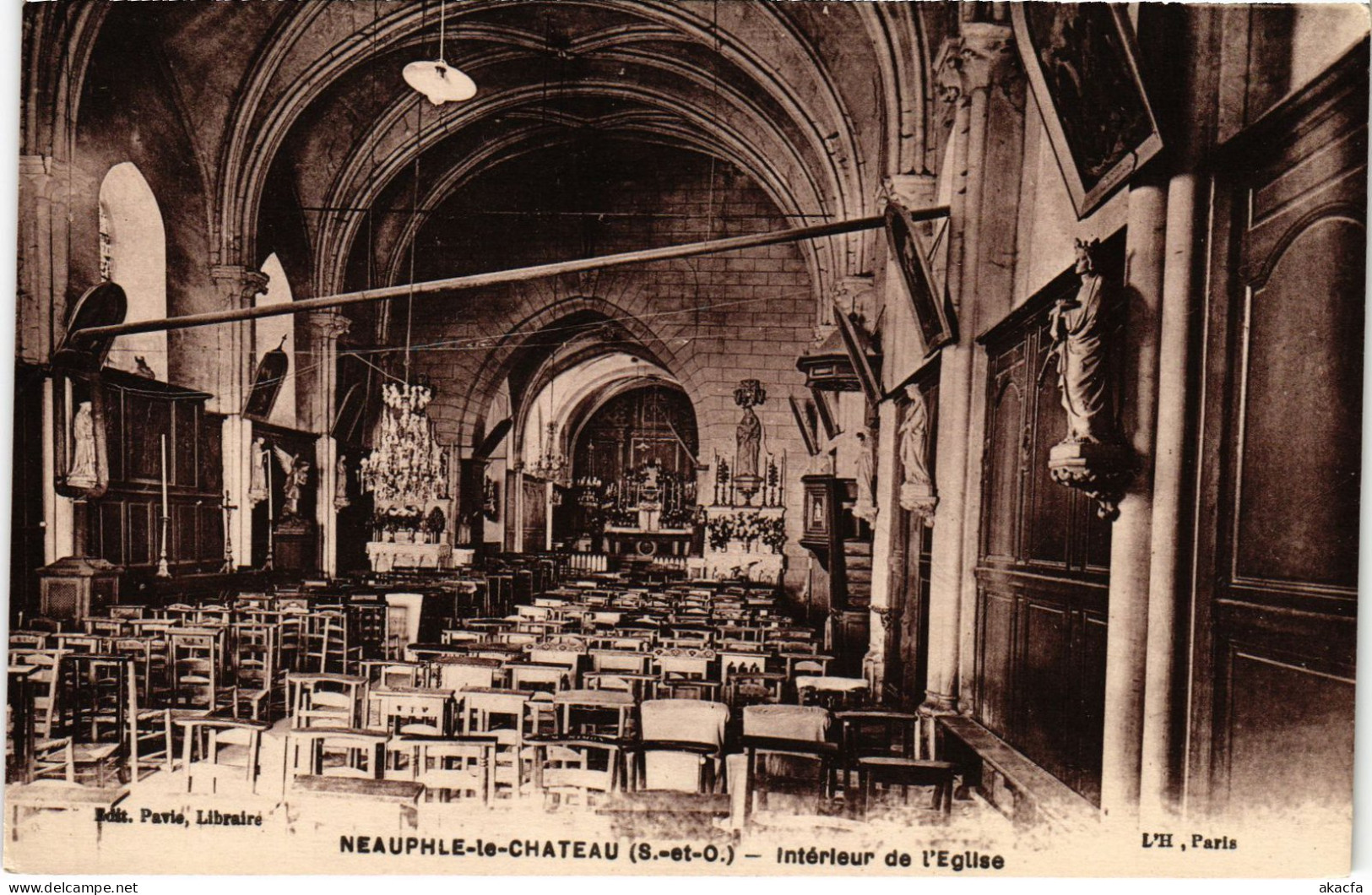 CPA NEAUPHLE-le-CHATEAU Interieur de l'Eglise (1386346)