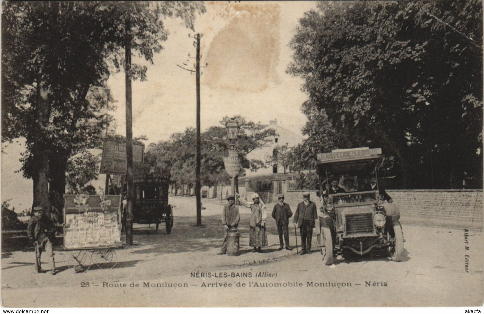 CPA NÉRIS-les-BAINS - Arrivée de l'automobile (125537)