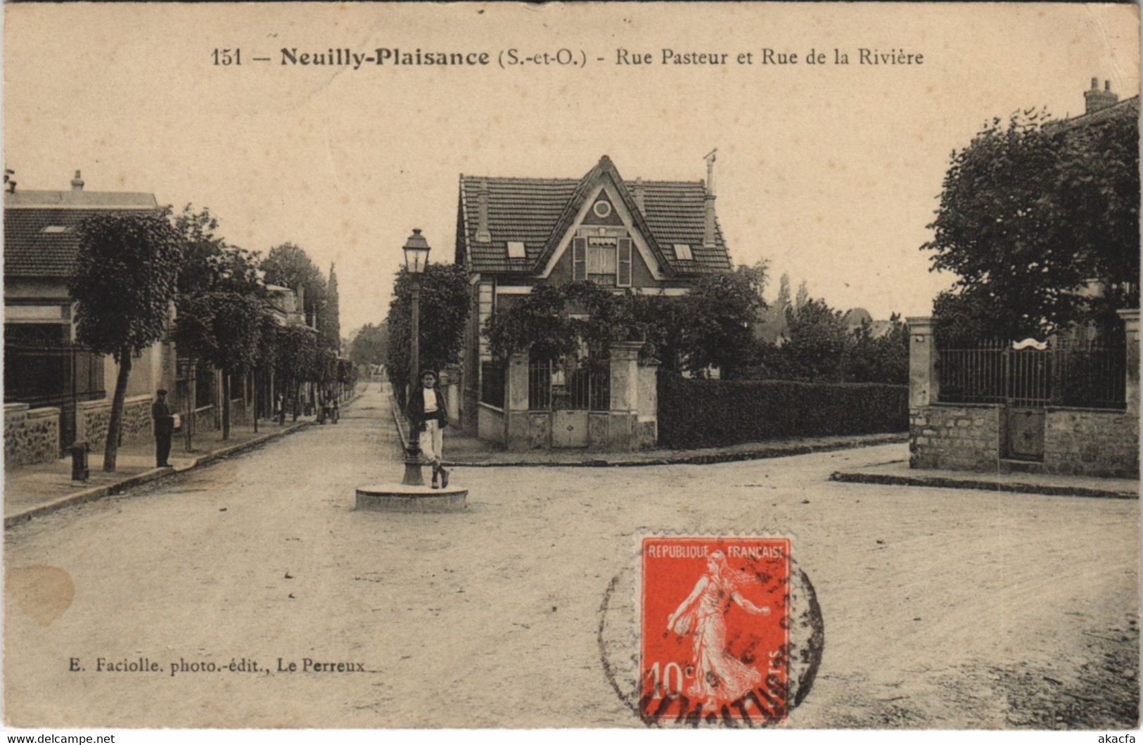 CPA NEUILLY-PLAISANCE - Rue Pasteur et Rue de la Riviere (124030)