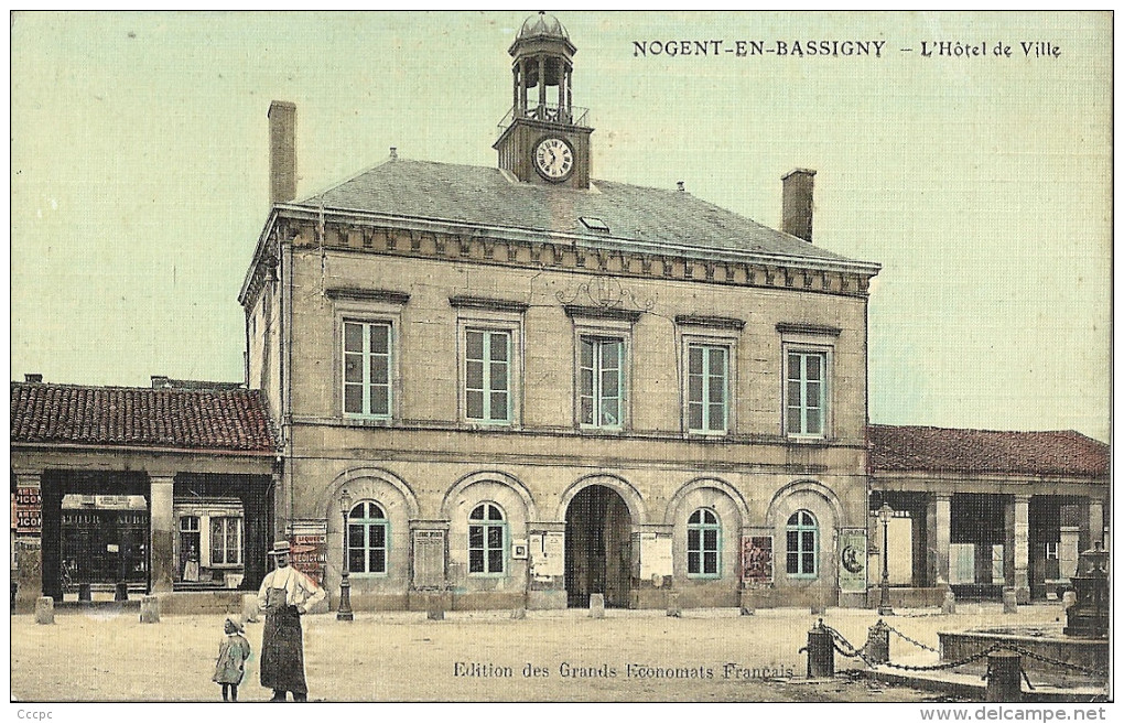 CPA Nogent-en-Bassigny - l'Hôtel de Ville