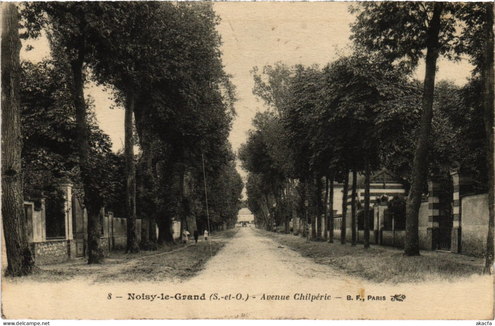 CPA Noisy le Grand Avenue Chilperic (1360918)