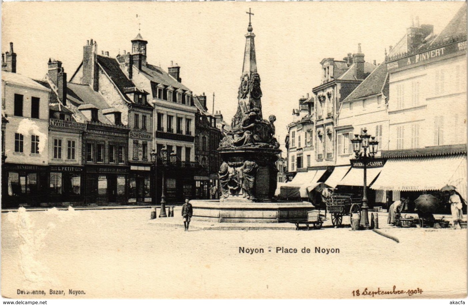 CPA Noyon - Place de Noyon (1032376)