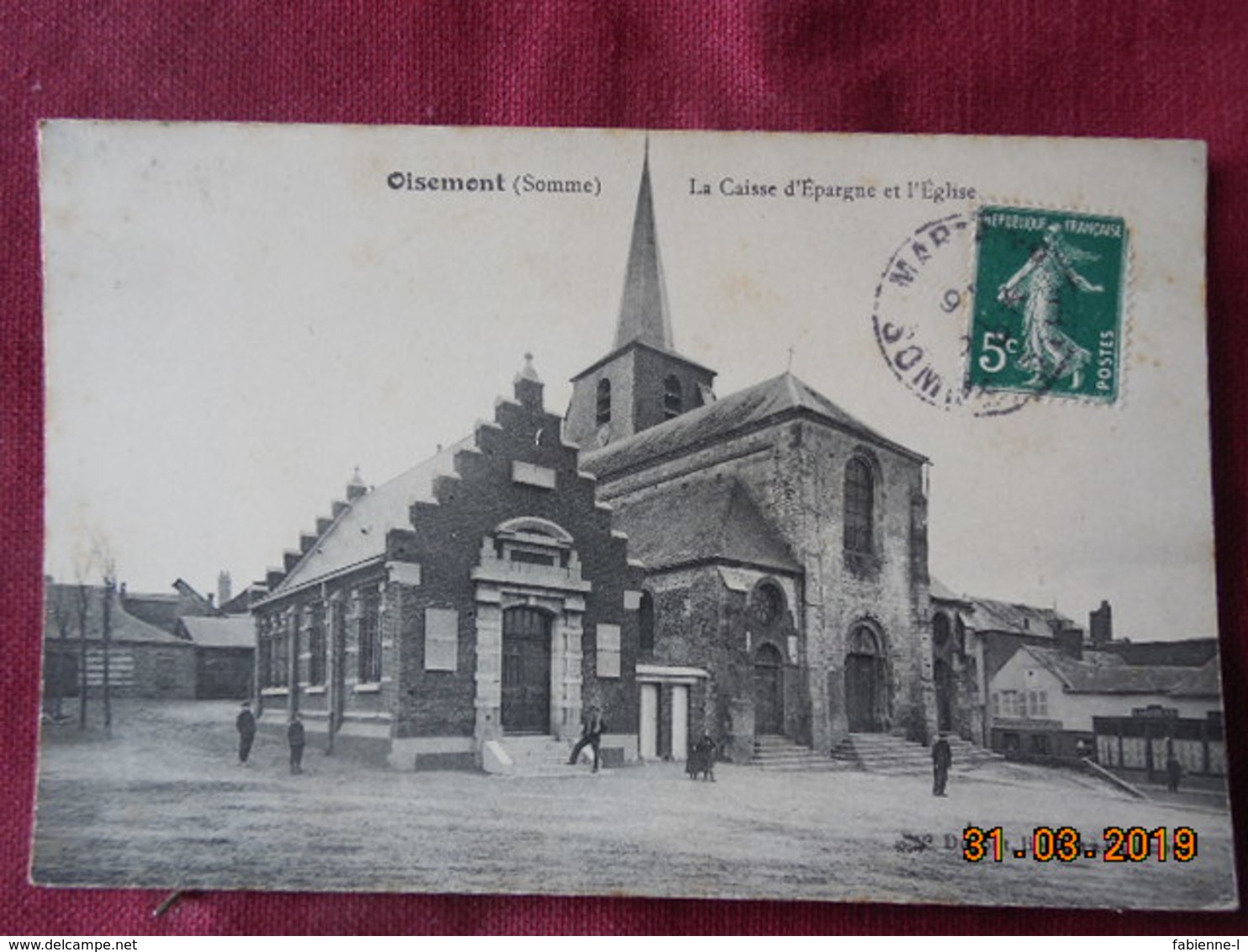 CPA - Oisemont - La Caisse d'Epargne et l'Eglise