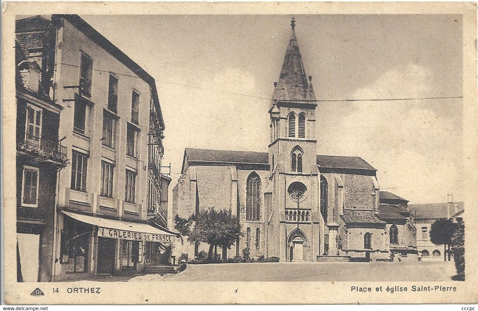 CPA Orthez Place et Eglise Saint-Pierre