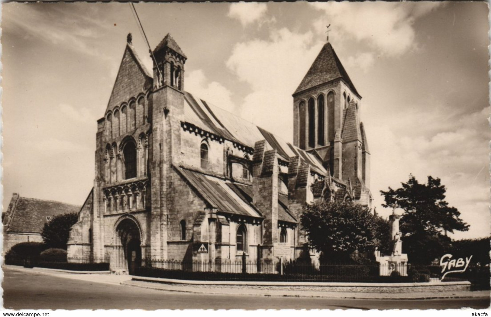 CPA OUISTREHAM - L'Eglise (141426)