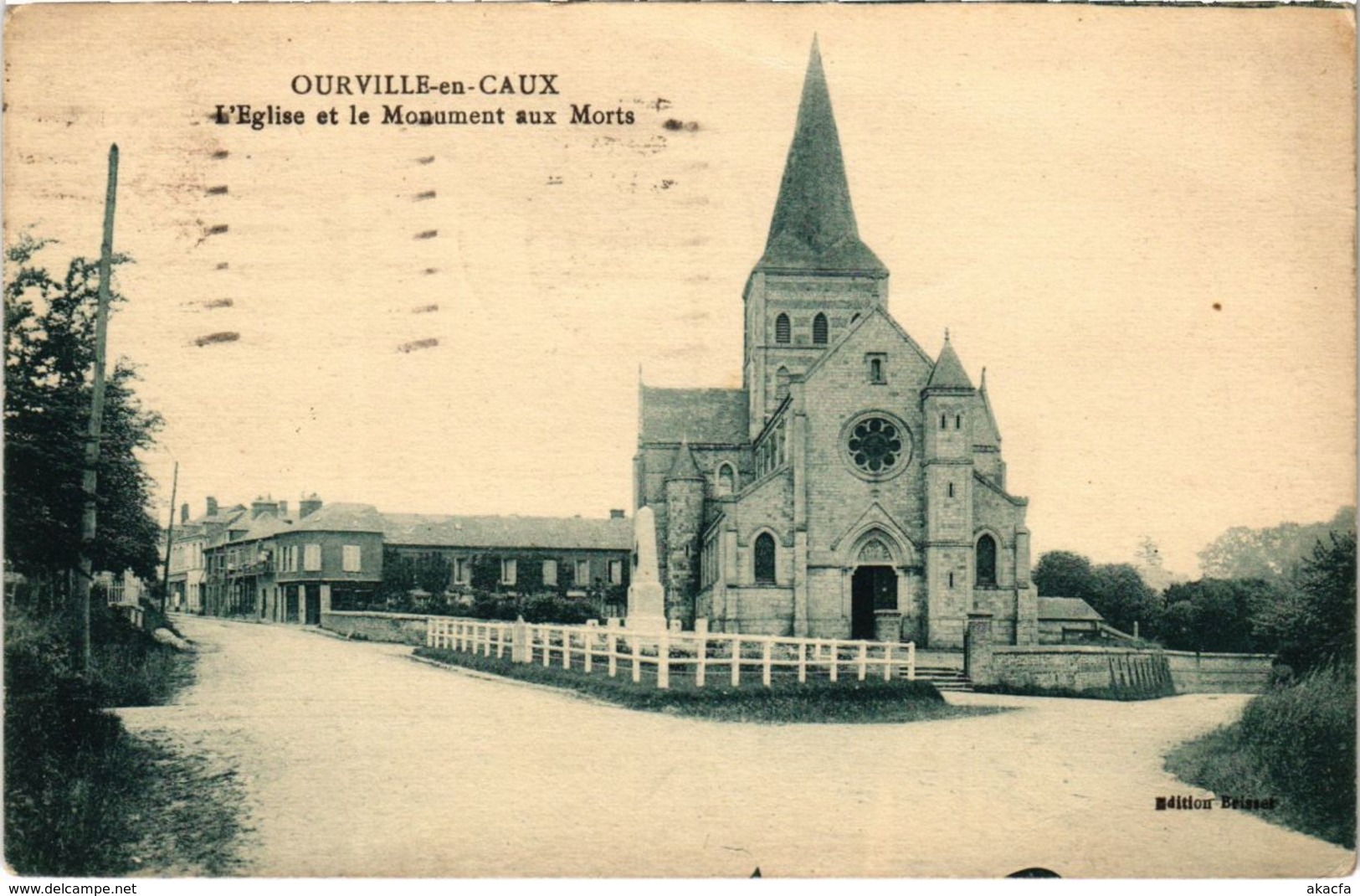 CPA Ourville-en-CAUX - L'Église et le Monument aux Morts (105633)