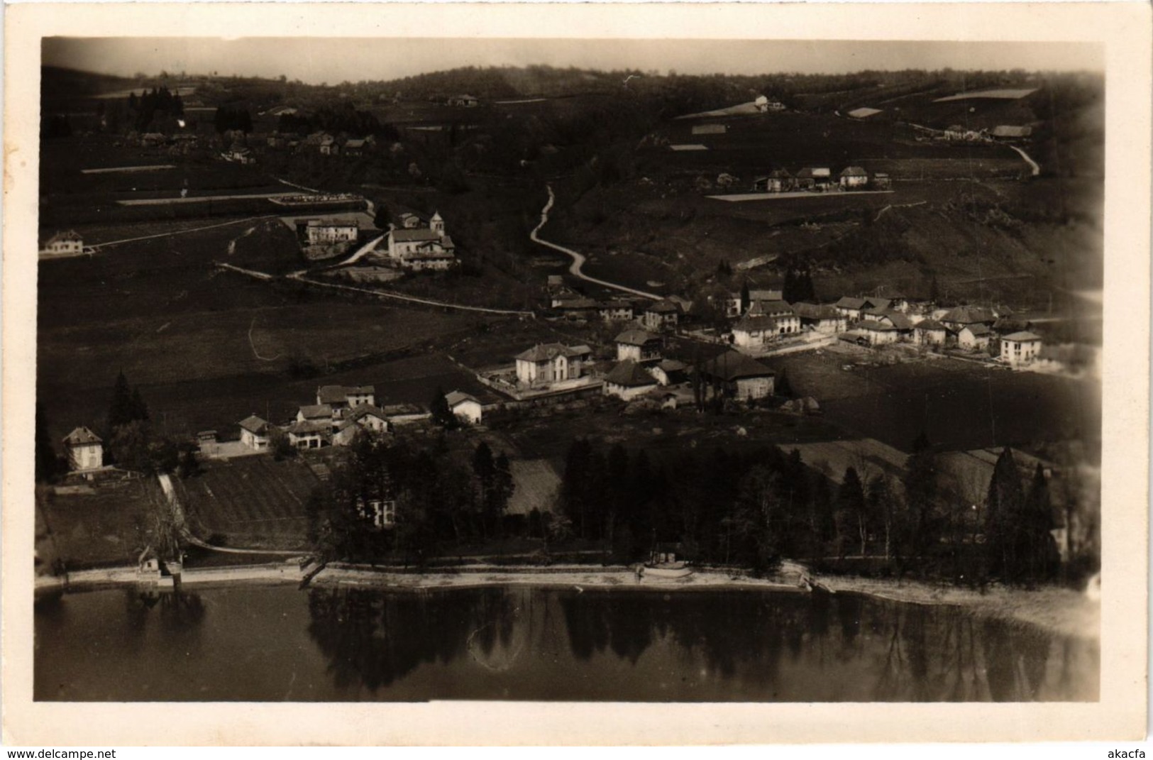 CPA Paladru - Le Village et le Lac FRANCE (961850)