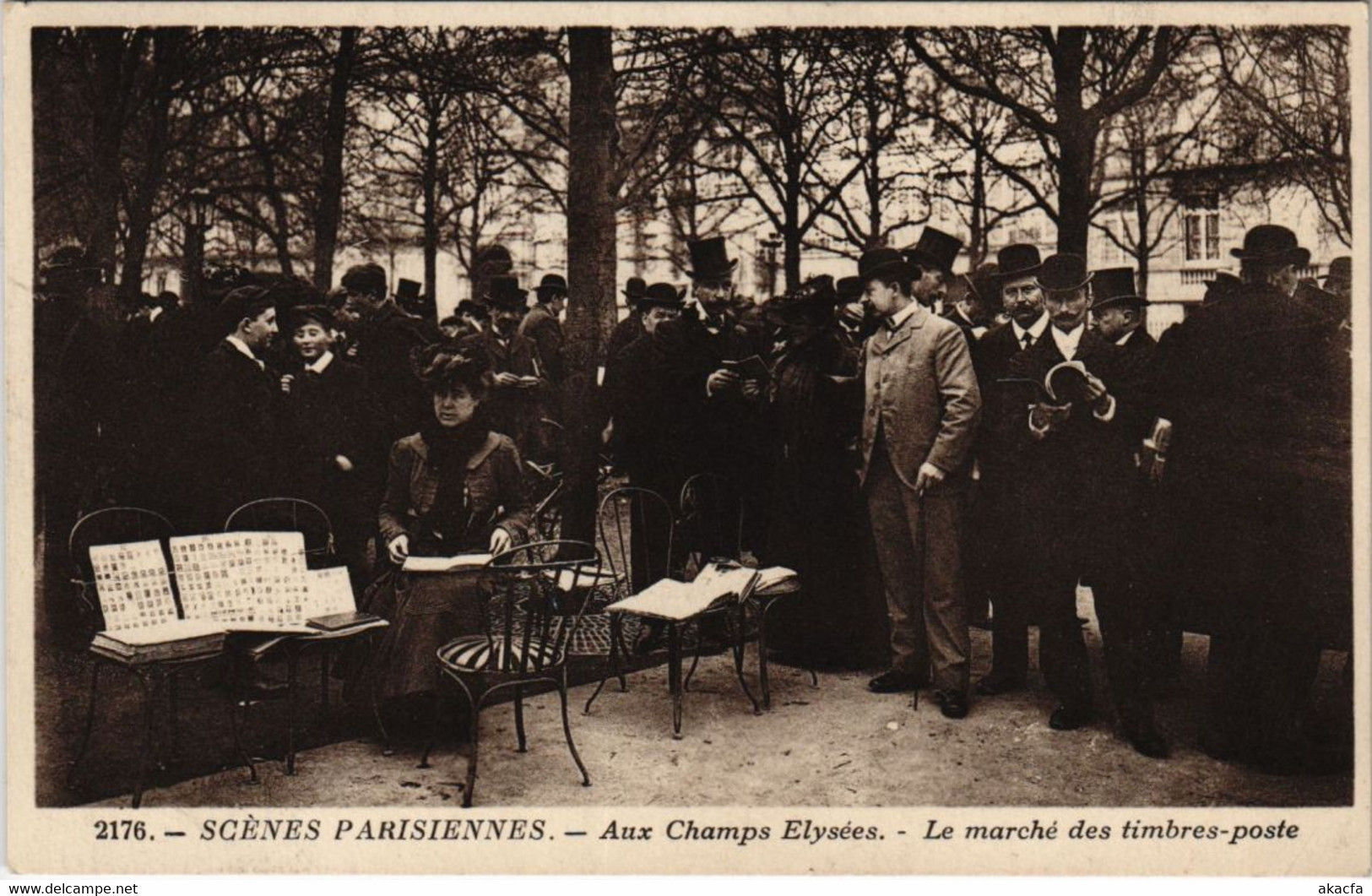 CPA Paris - Aux Champs Elysées (53486)