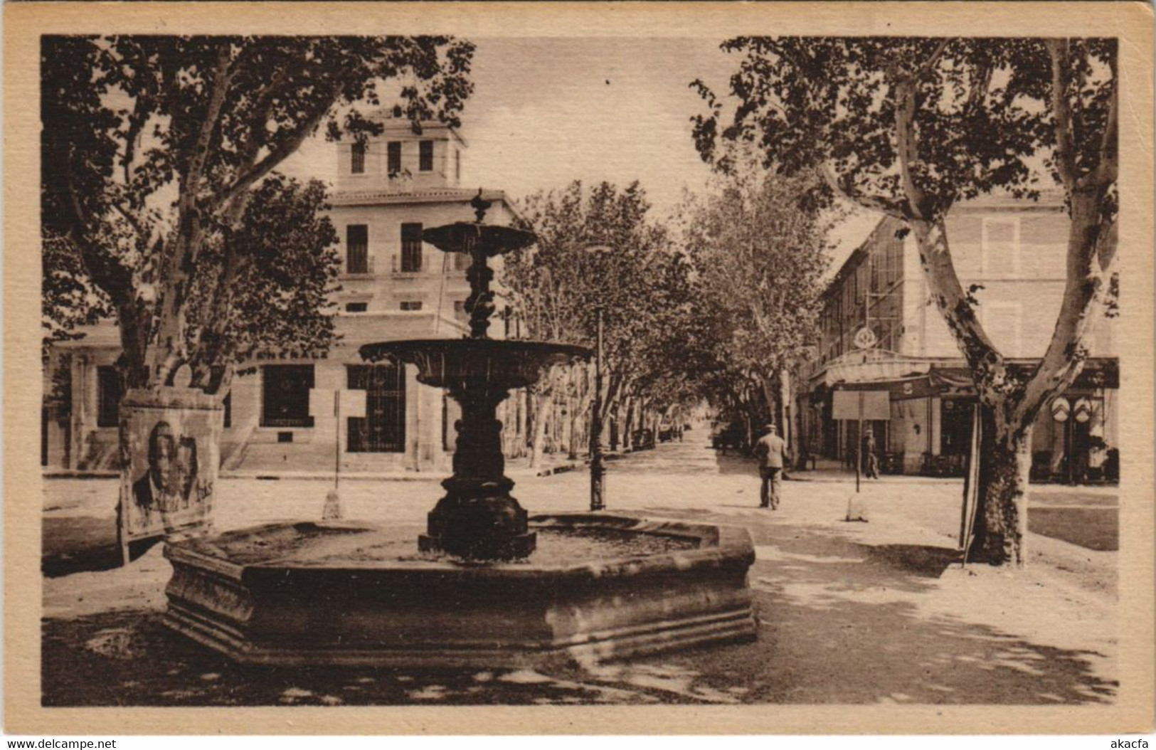 CPA PERTUIS La Fontaine Verte et le Cours de la Republique (1086523)