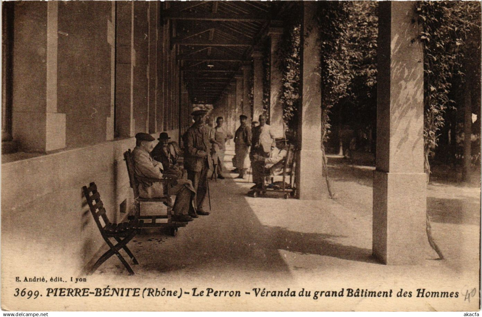 CPA PIERRE-BENITE - Le PERRON - Véranda du grand Batiment des Hommes (692701)