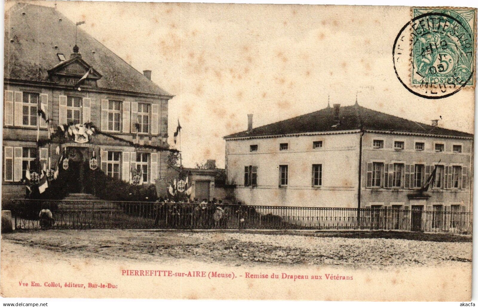 CPA Pierrefitte-sur-Aire (Meuse) - Remise du Drapean aux Vétérans (178793)