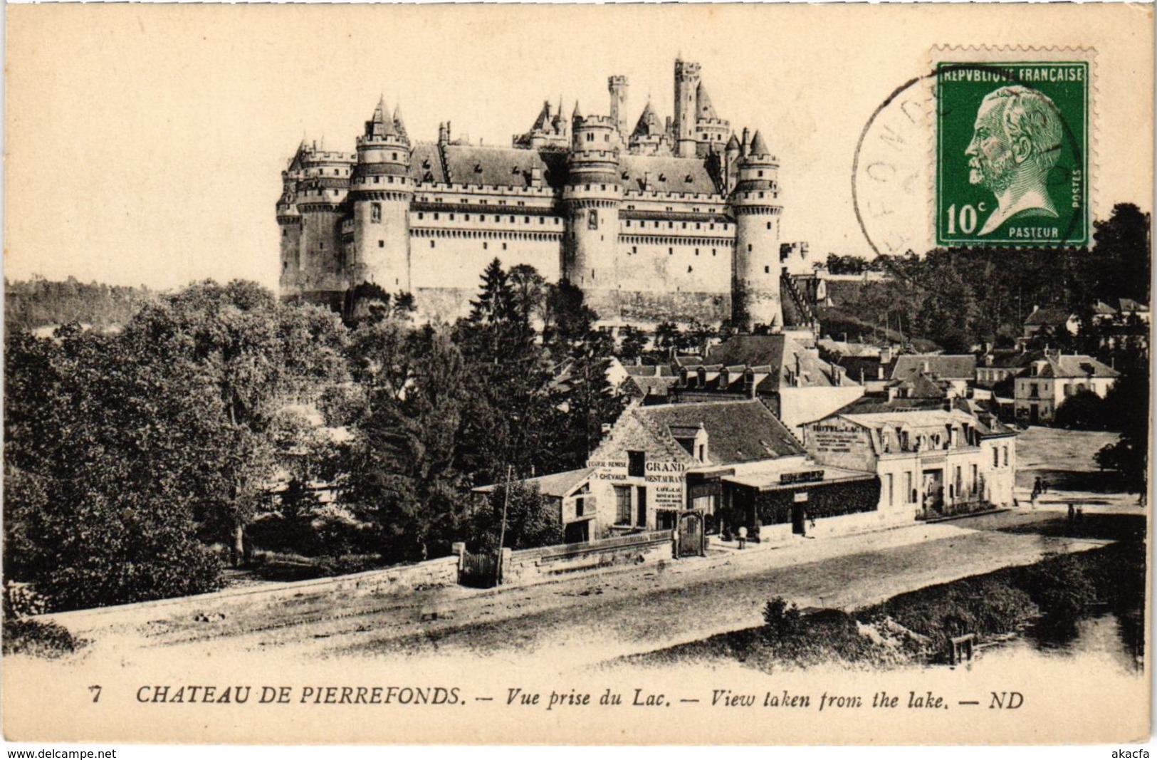 CPA Pierrefonds - Chateau de Pierrefonds - Vue prise du Lac (1032234)